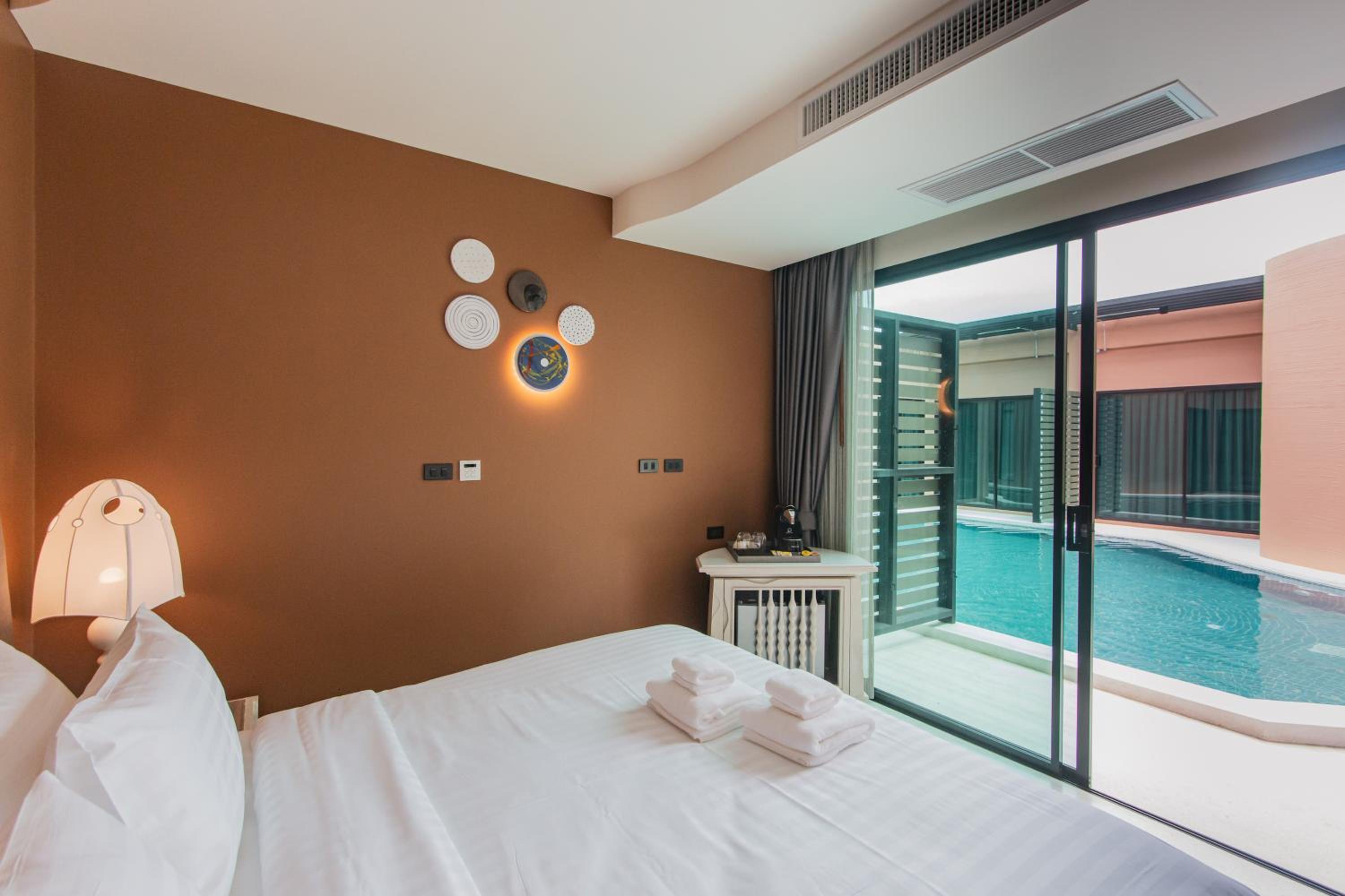 Villa with Pool Access - Photo 8