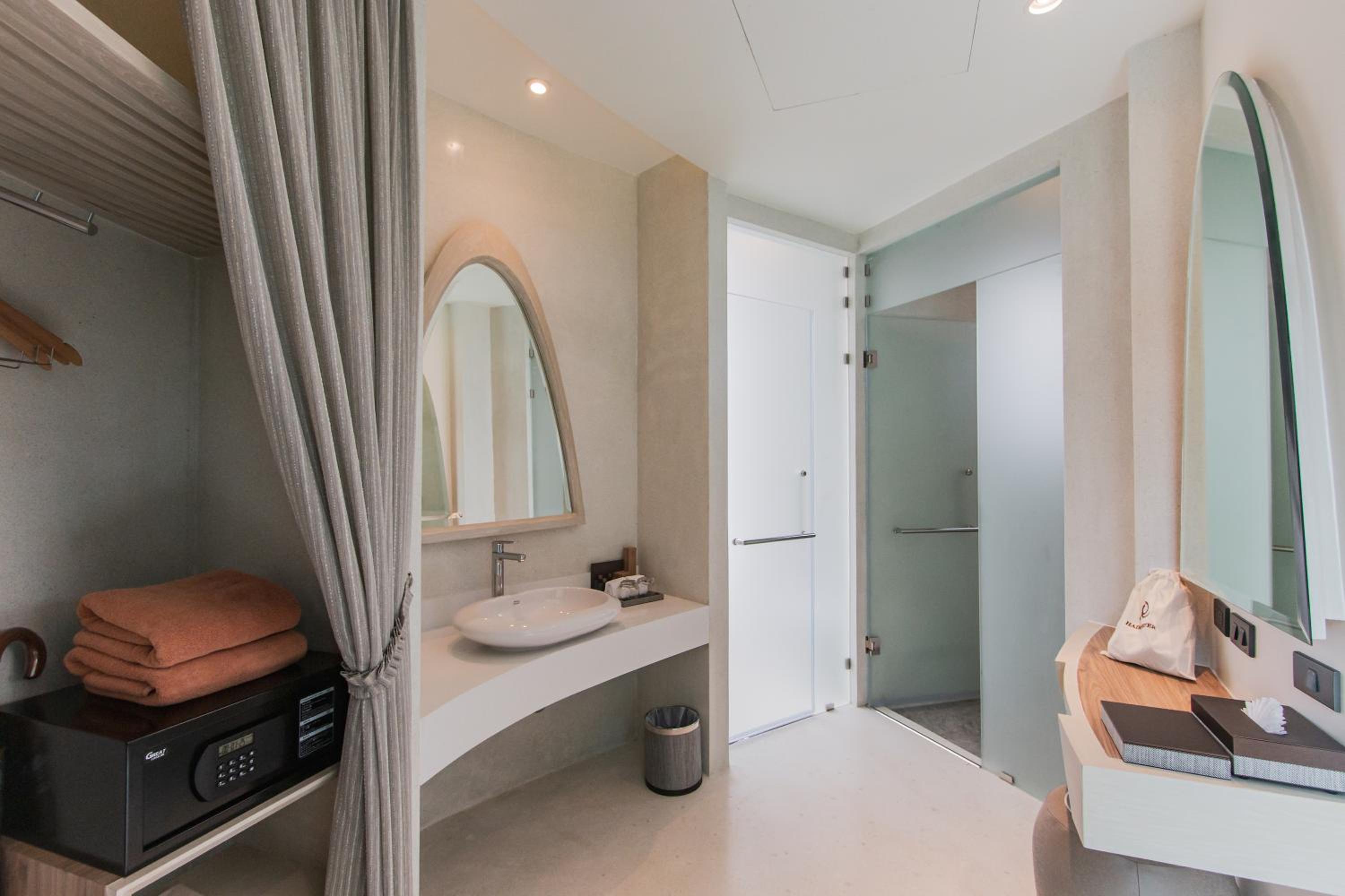 Villa with Pool Access - Photo 4