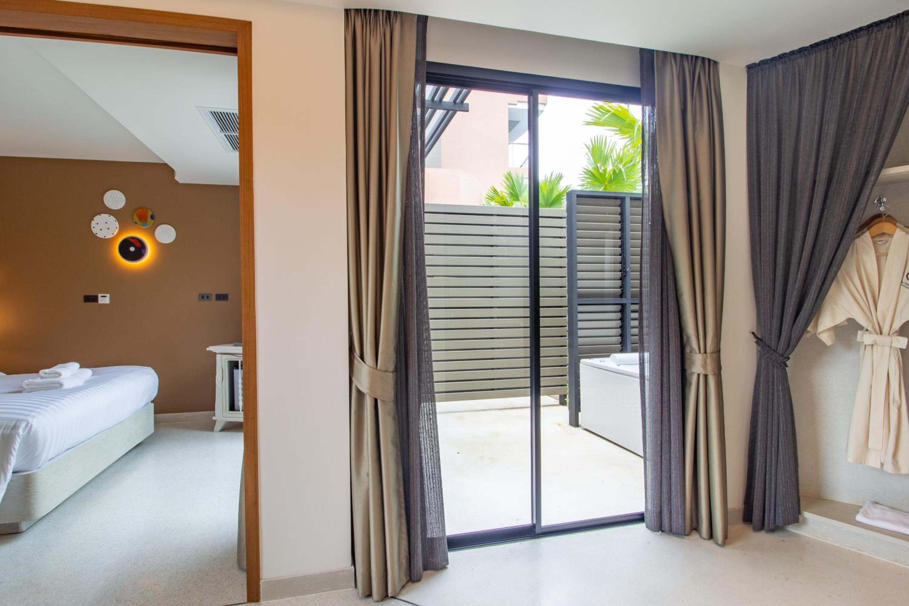 Villa with Jacuzzi - Photo 6
