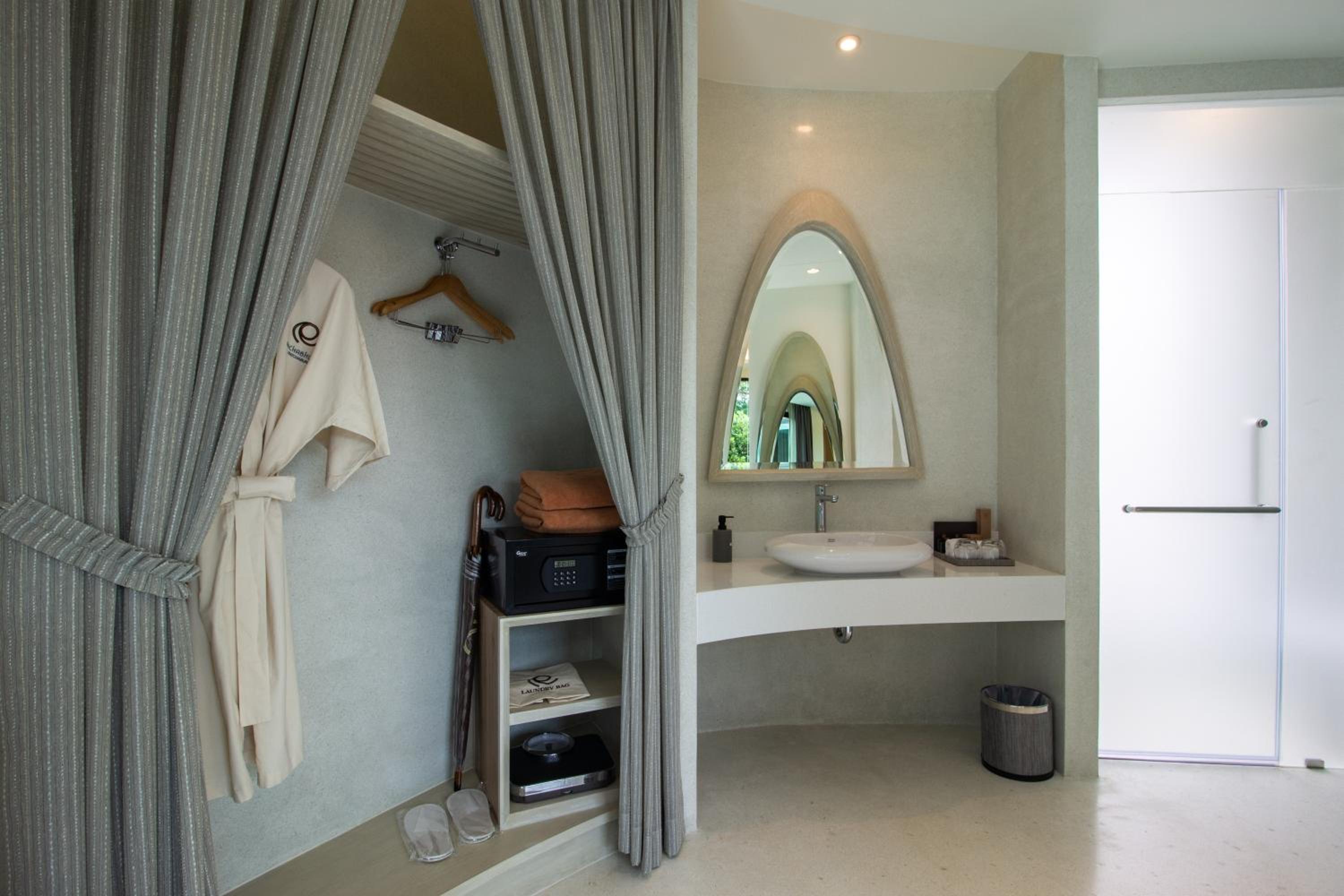 Villa with Jacuzzi - Photo 4