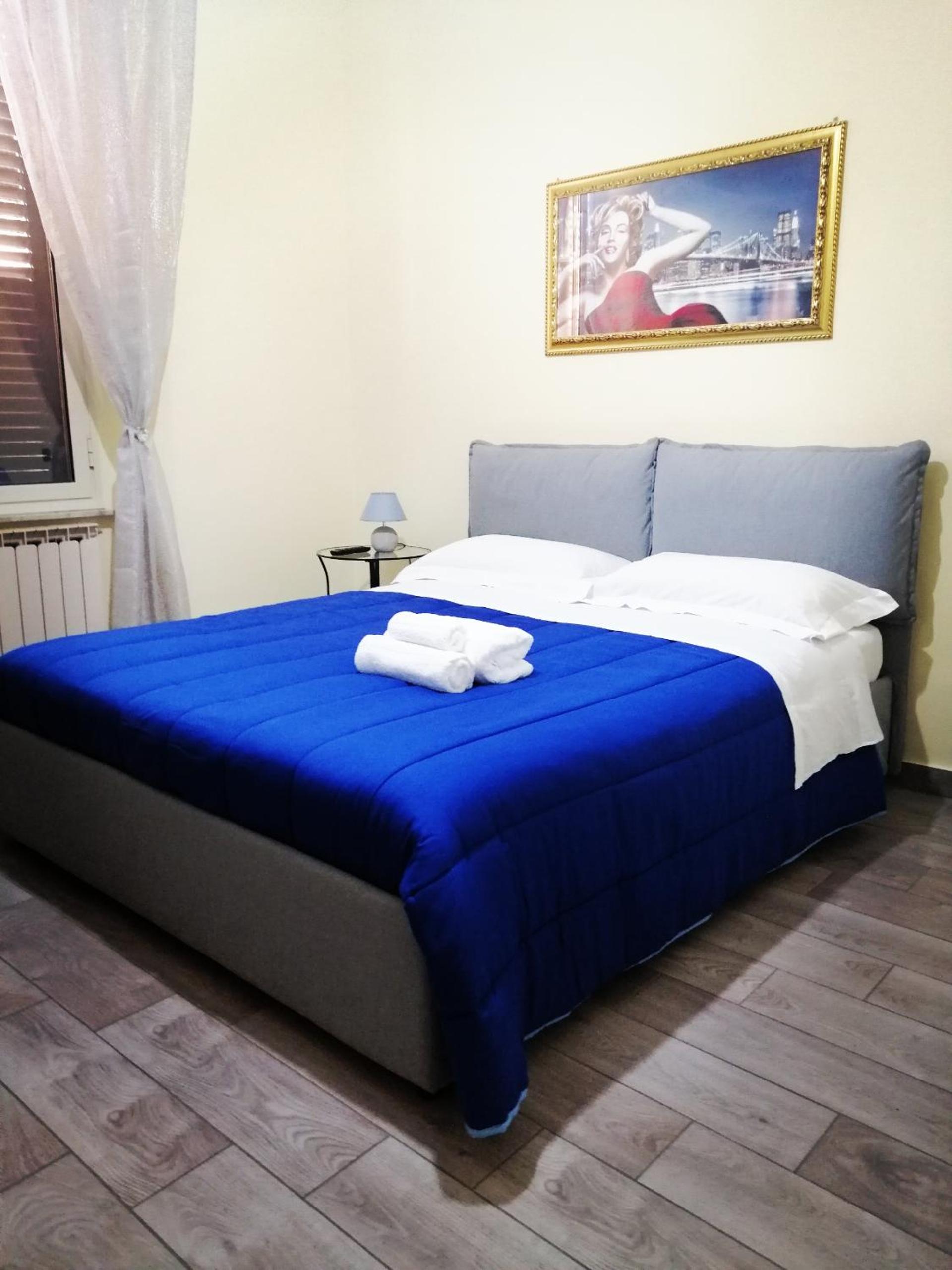 Double Room - Photo 7