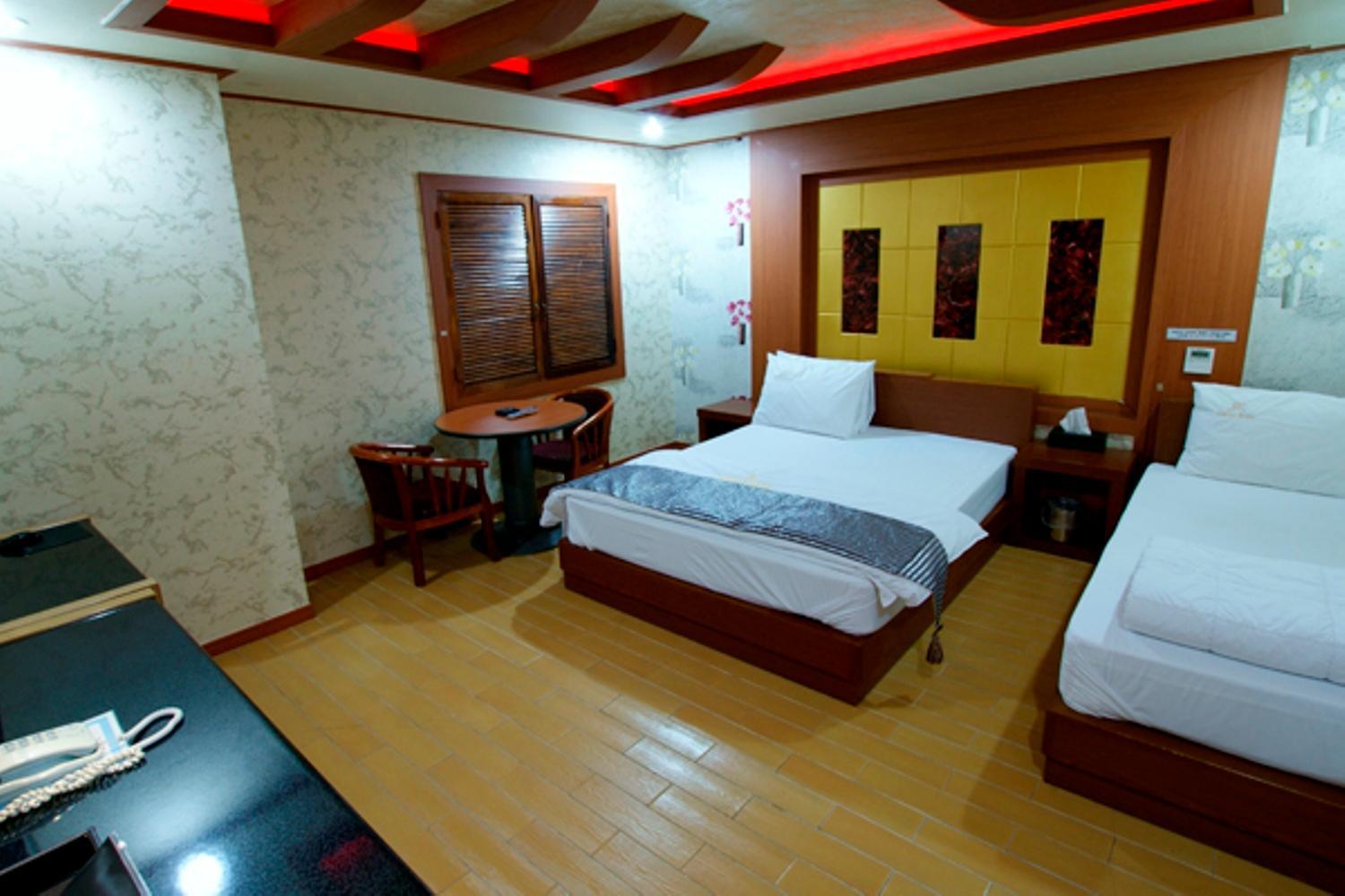 Deluxe Twin Room photo 2