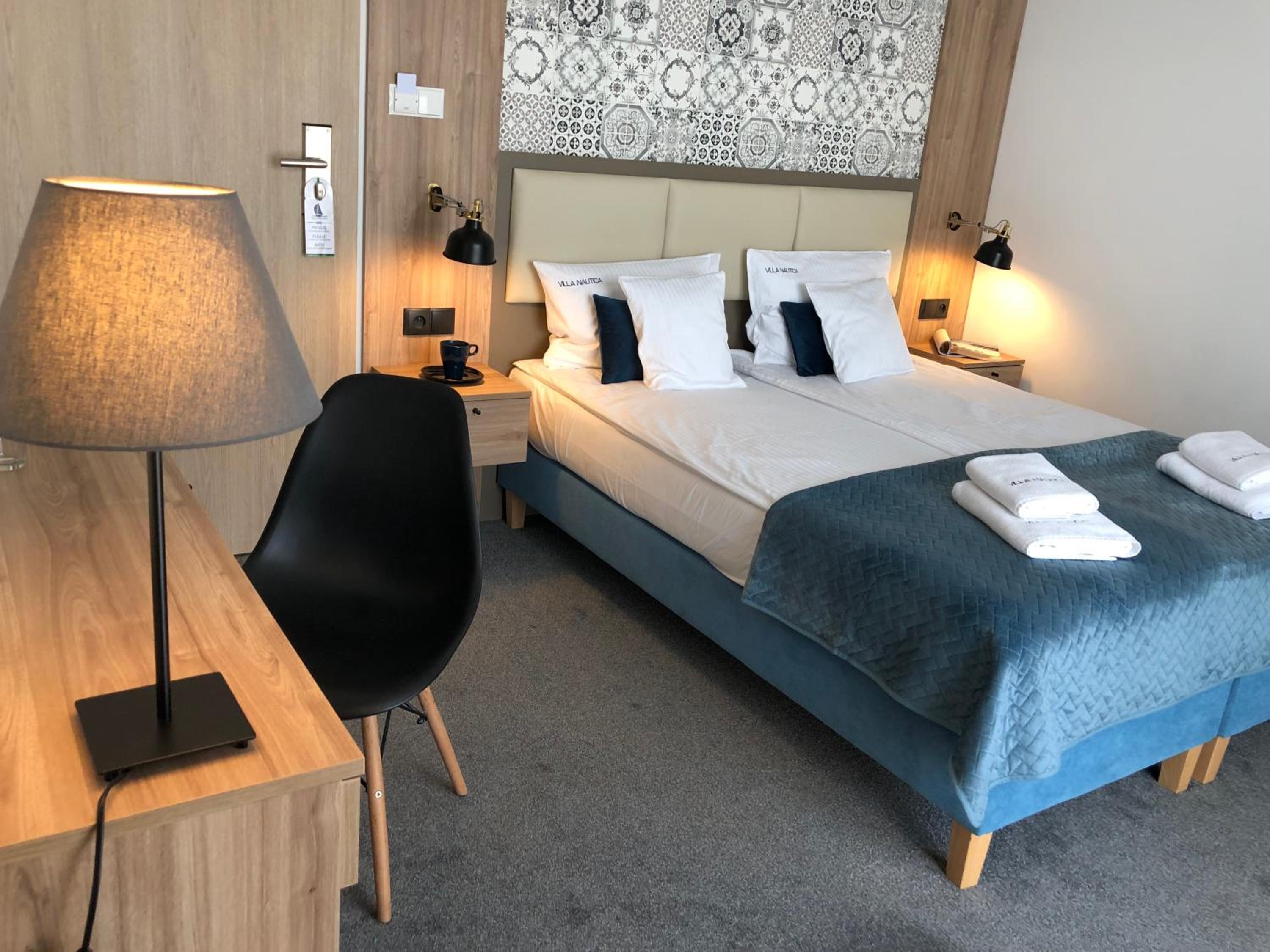 Standard Plus Double or Twin Room with Balcony - Photo 7
