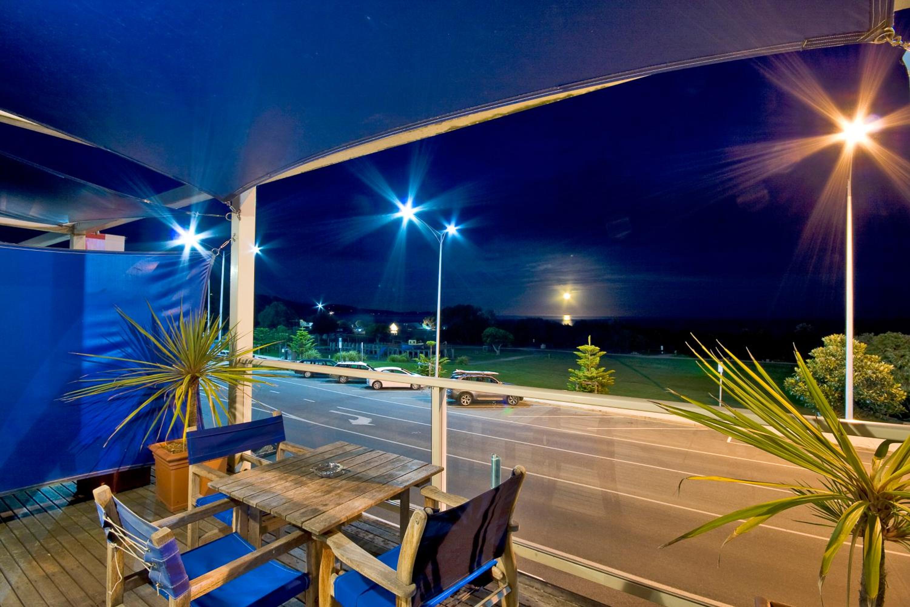 Deluxe King Room with Ocean View photo 2