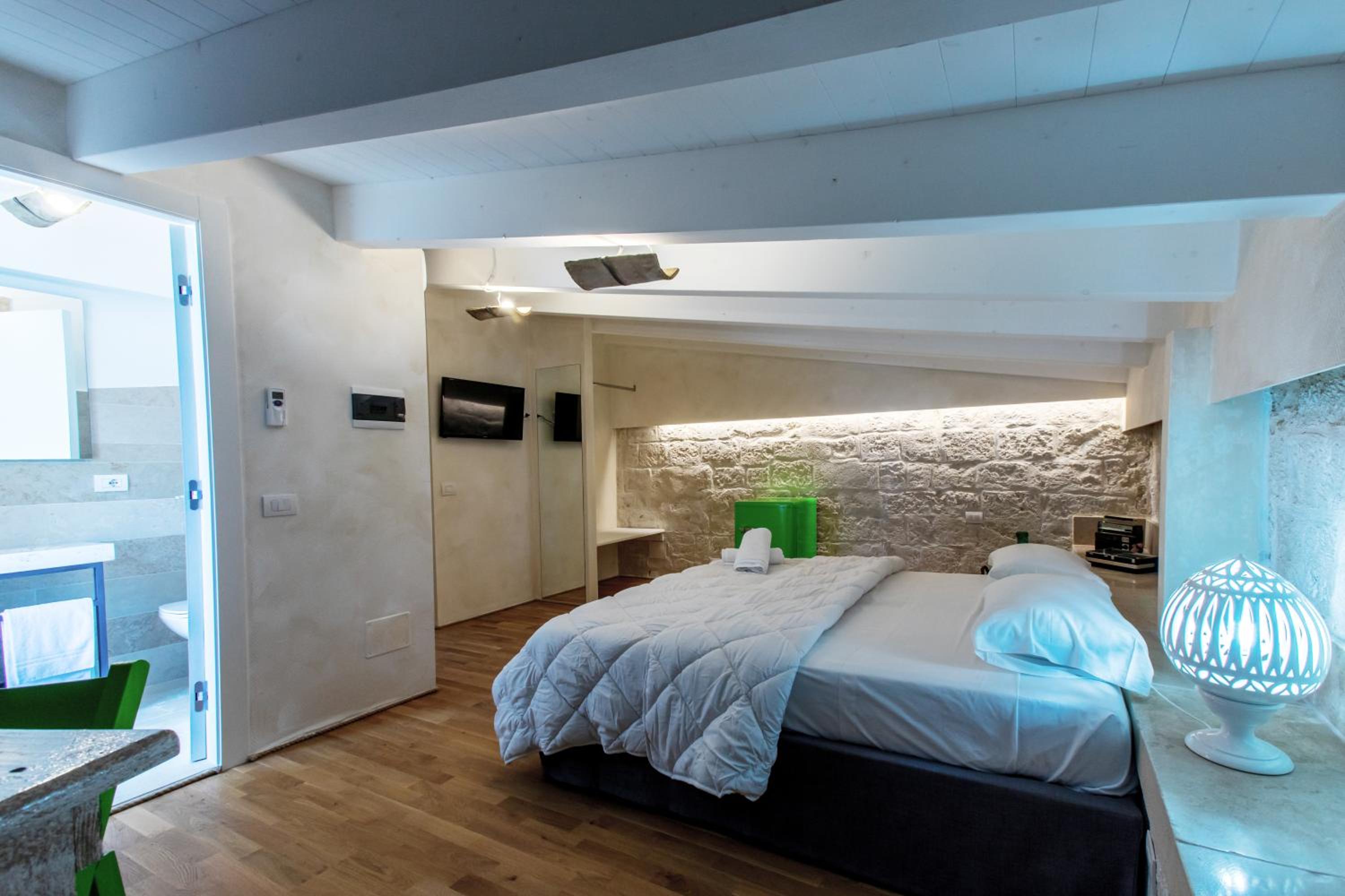 Triple Room with Terrace photo 2