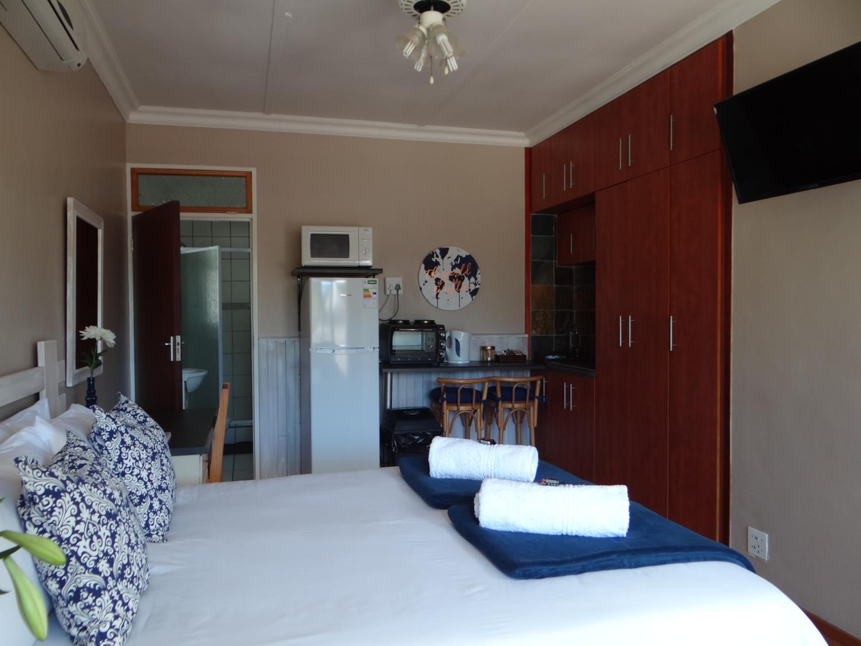 Double Room - Photo 6