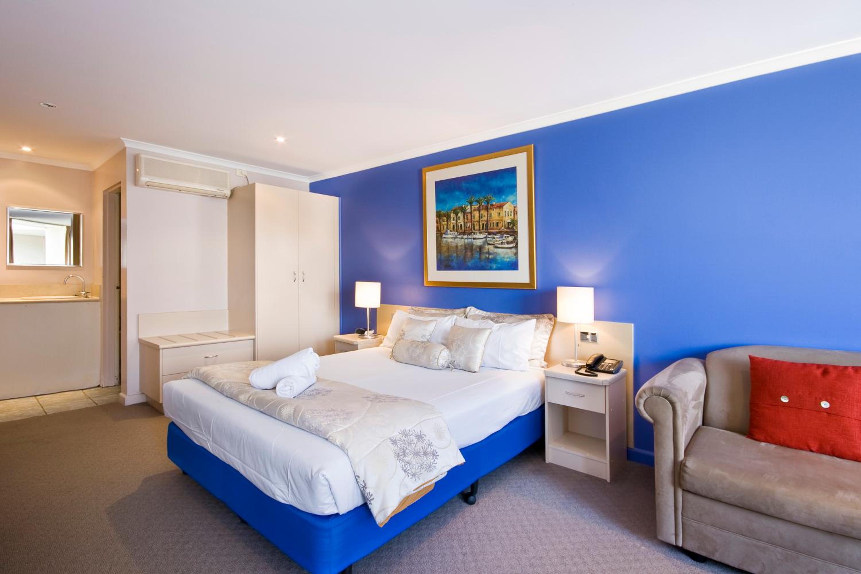 Queen Room with Bay View photo 2
