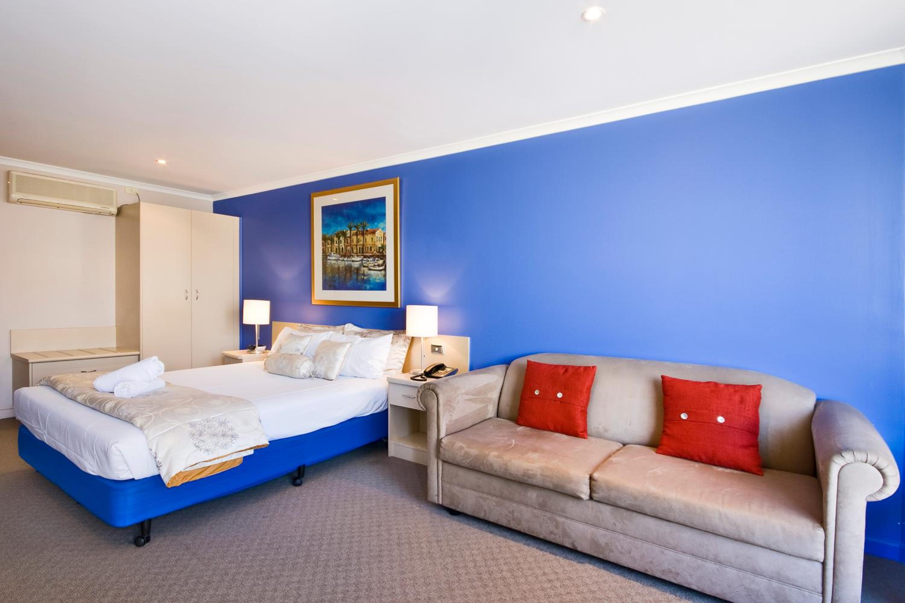 Queen Room with Bay View photo 3