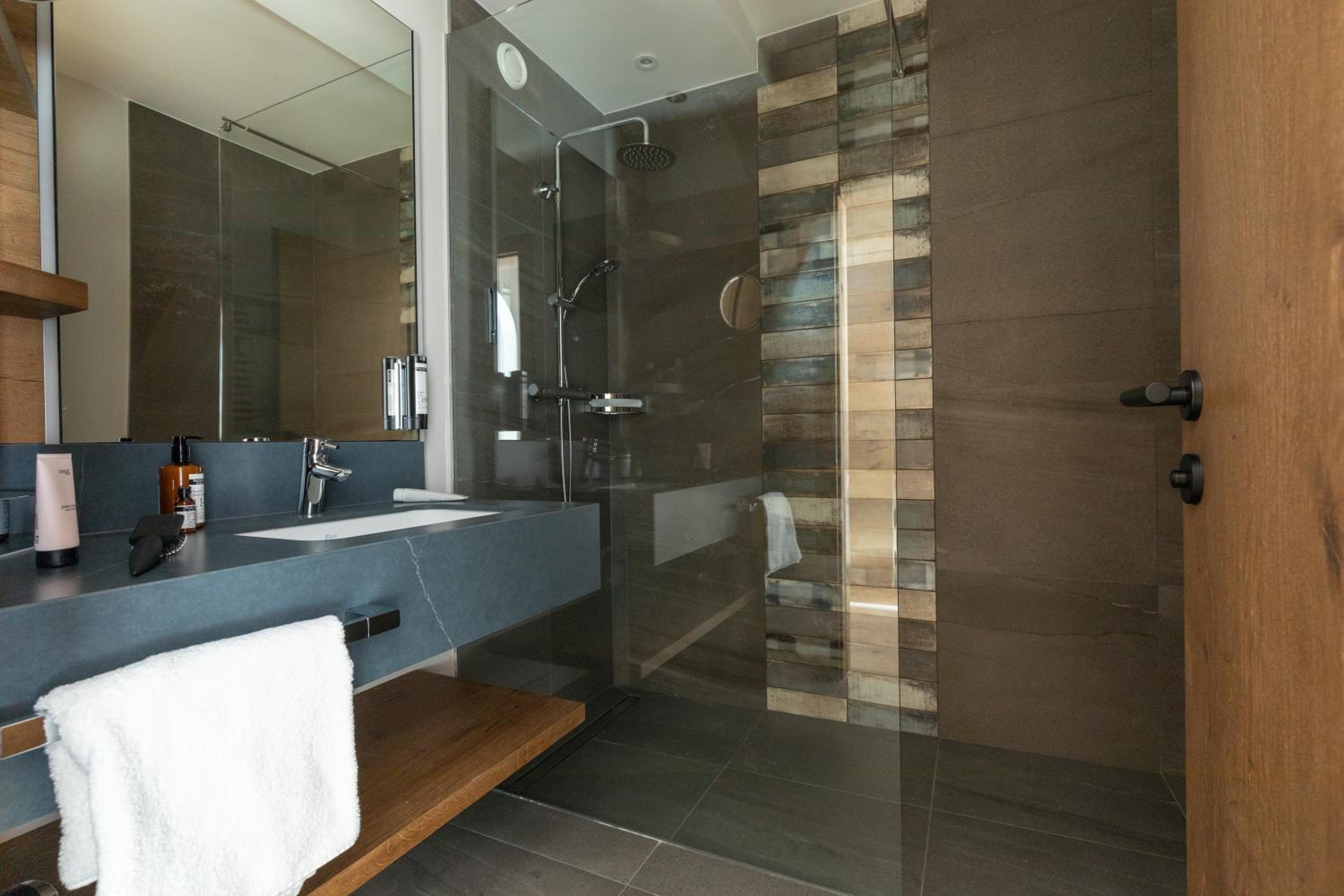 Junior Suite with Balcony photo 2