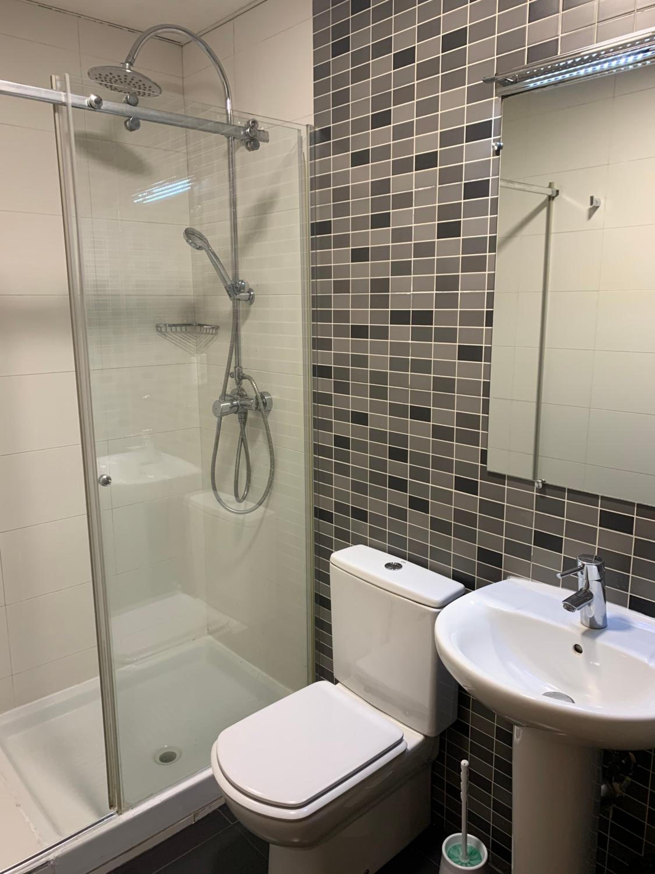 Double or Twin Room with Private Bathroom photo 2