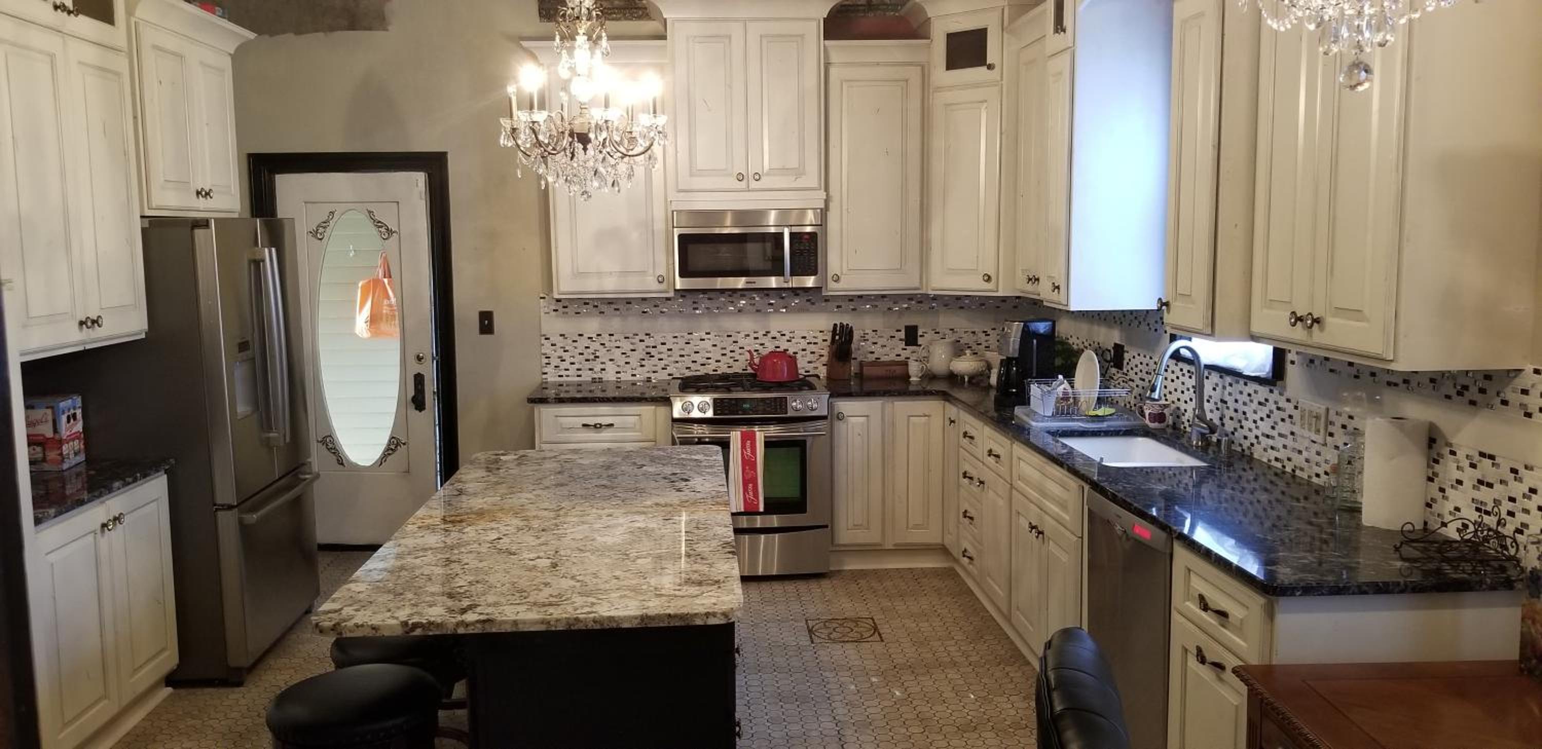 Queen Suite - Photo 9