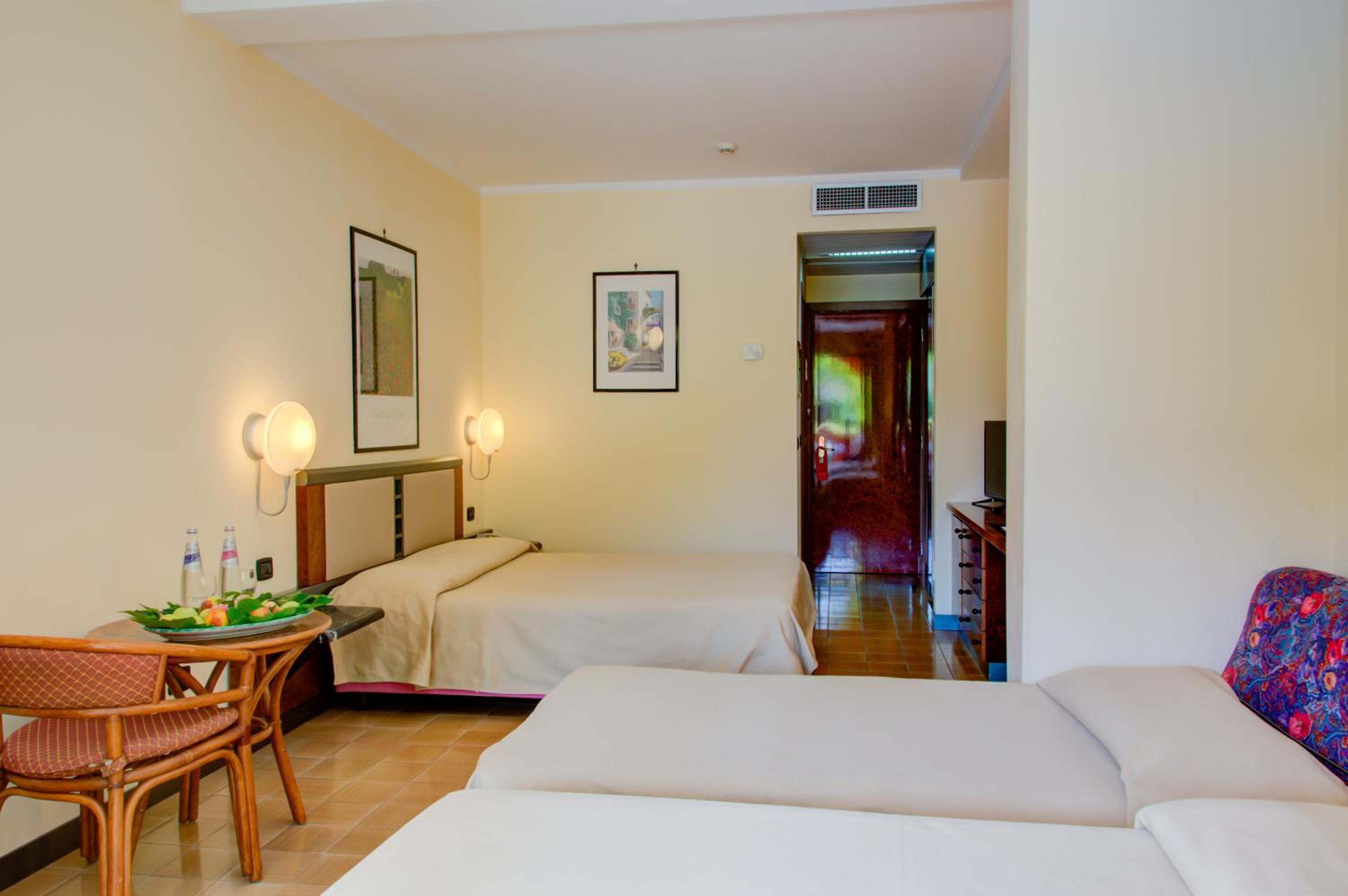 Economy Quadruple Room - Photo 1
