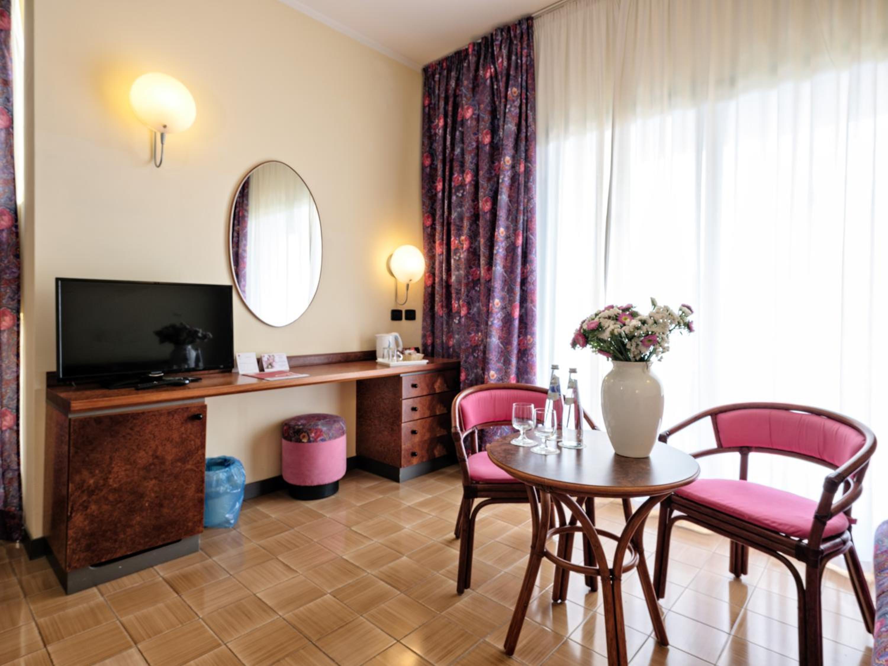 Deluxe Triple Room with Balcony - Photo 18