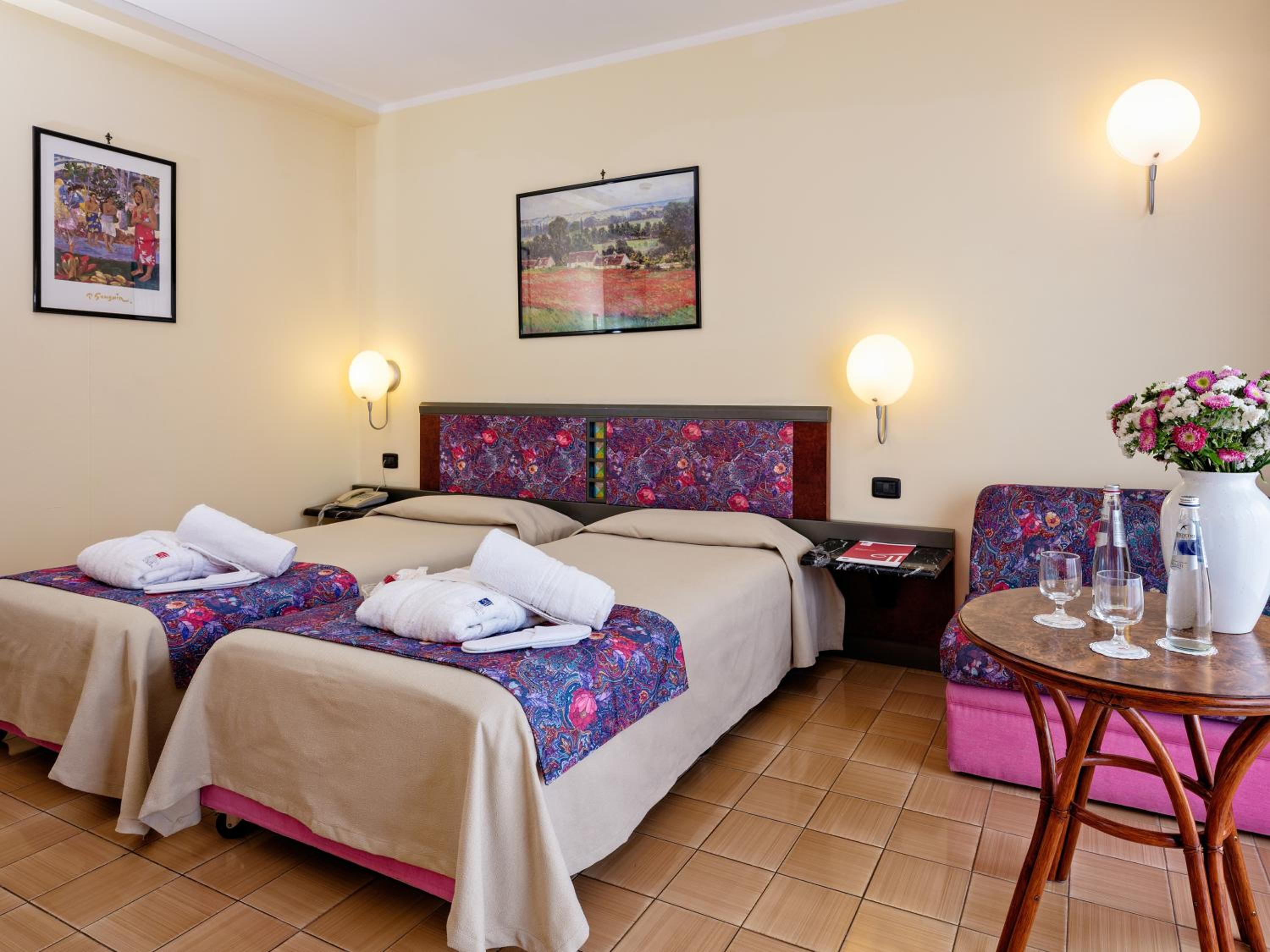 Deluxe Double or Twin Room with Balcony - Photo 7