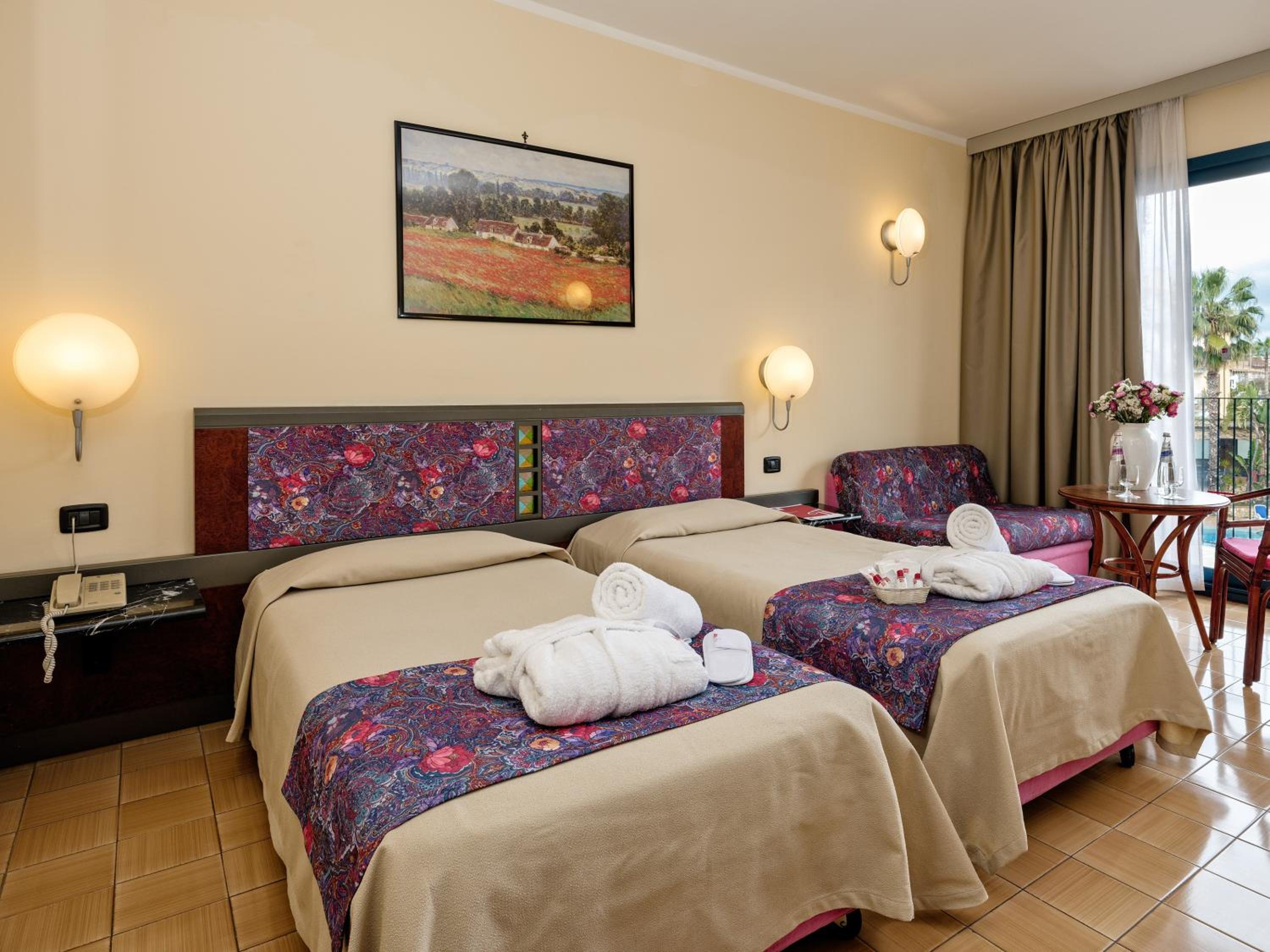 Deluxe Double or Twin Room with Balcony - Photo 8