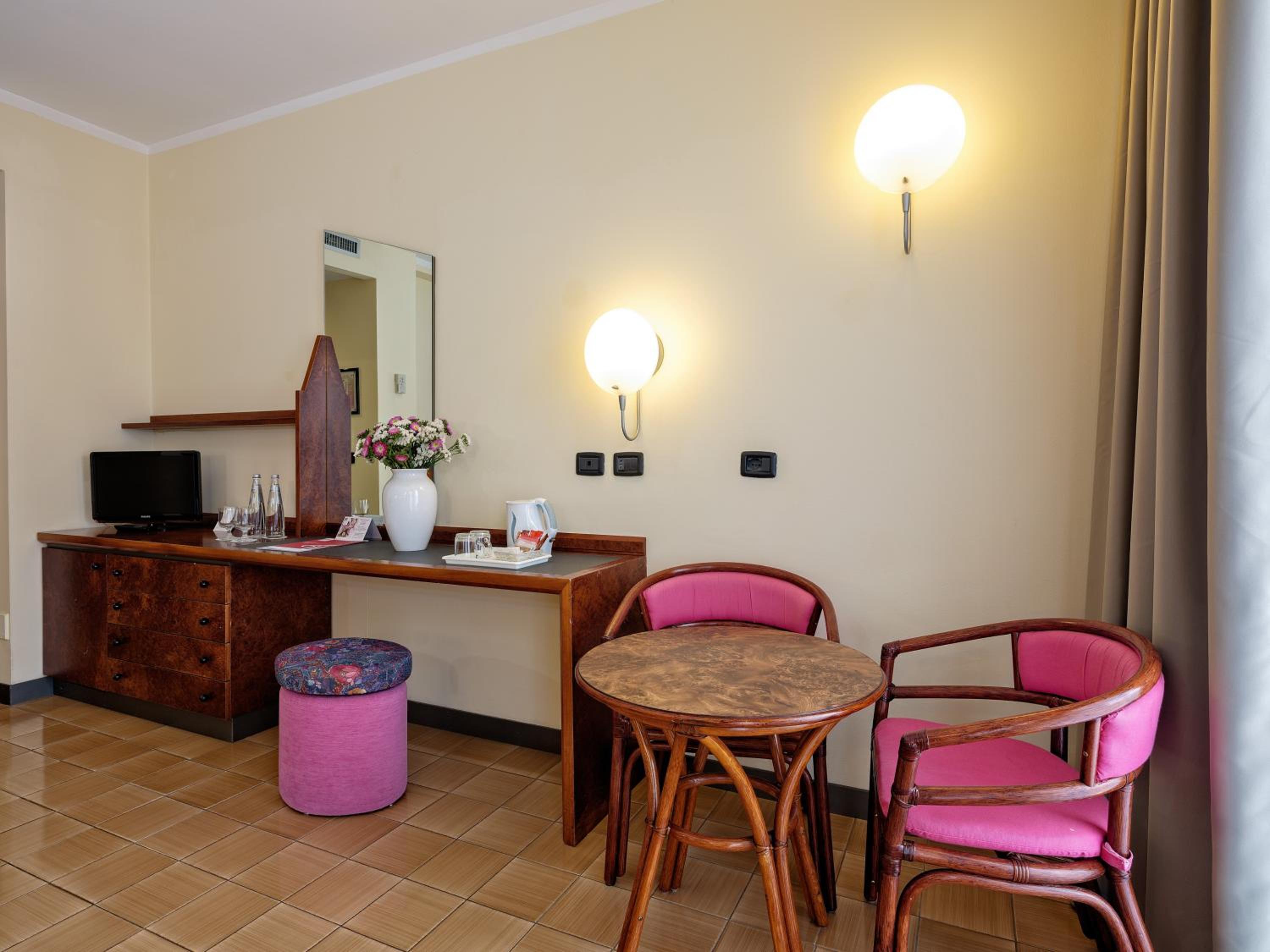 Deluxe Double or Twin Room with Balcony - Photo 10