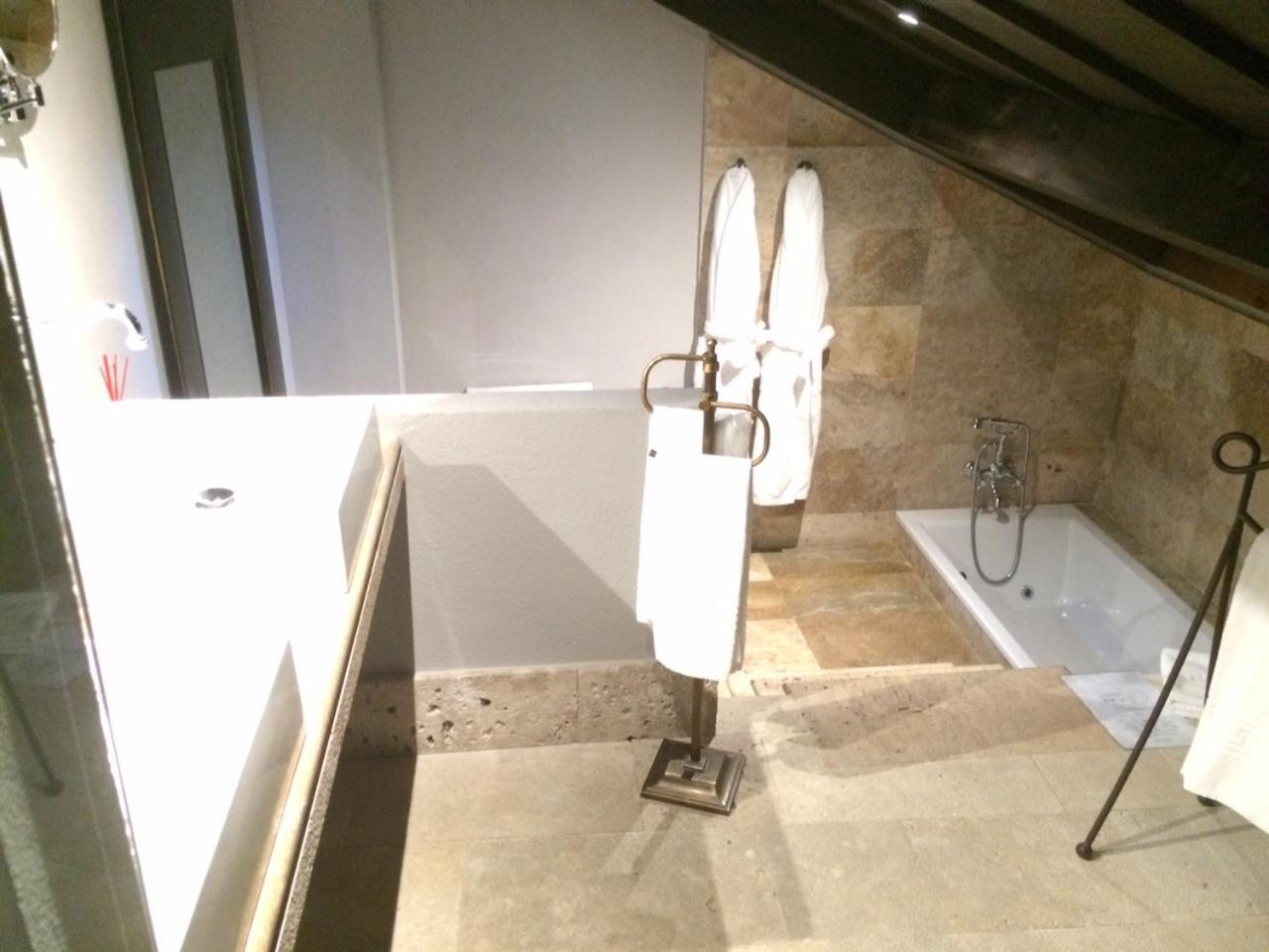 Suite - Photo 2