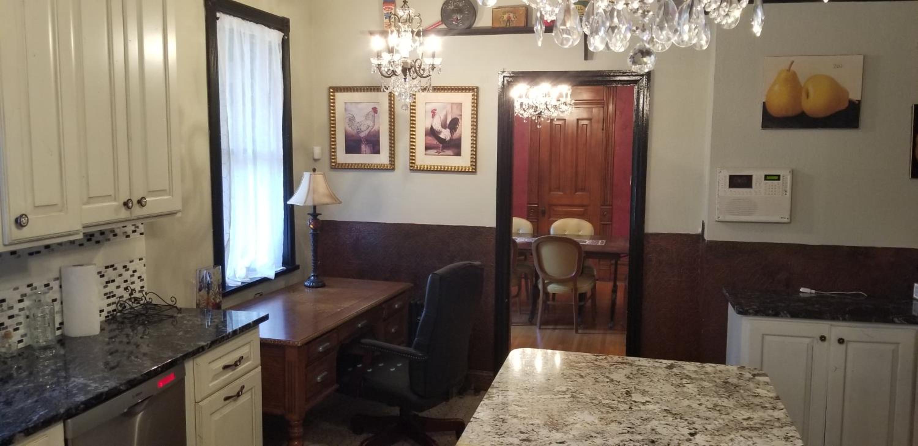Queen Suite - Photo 2