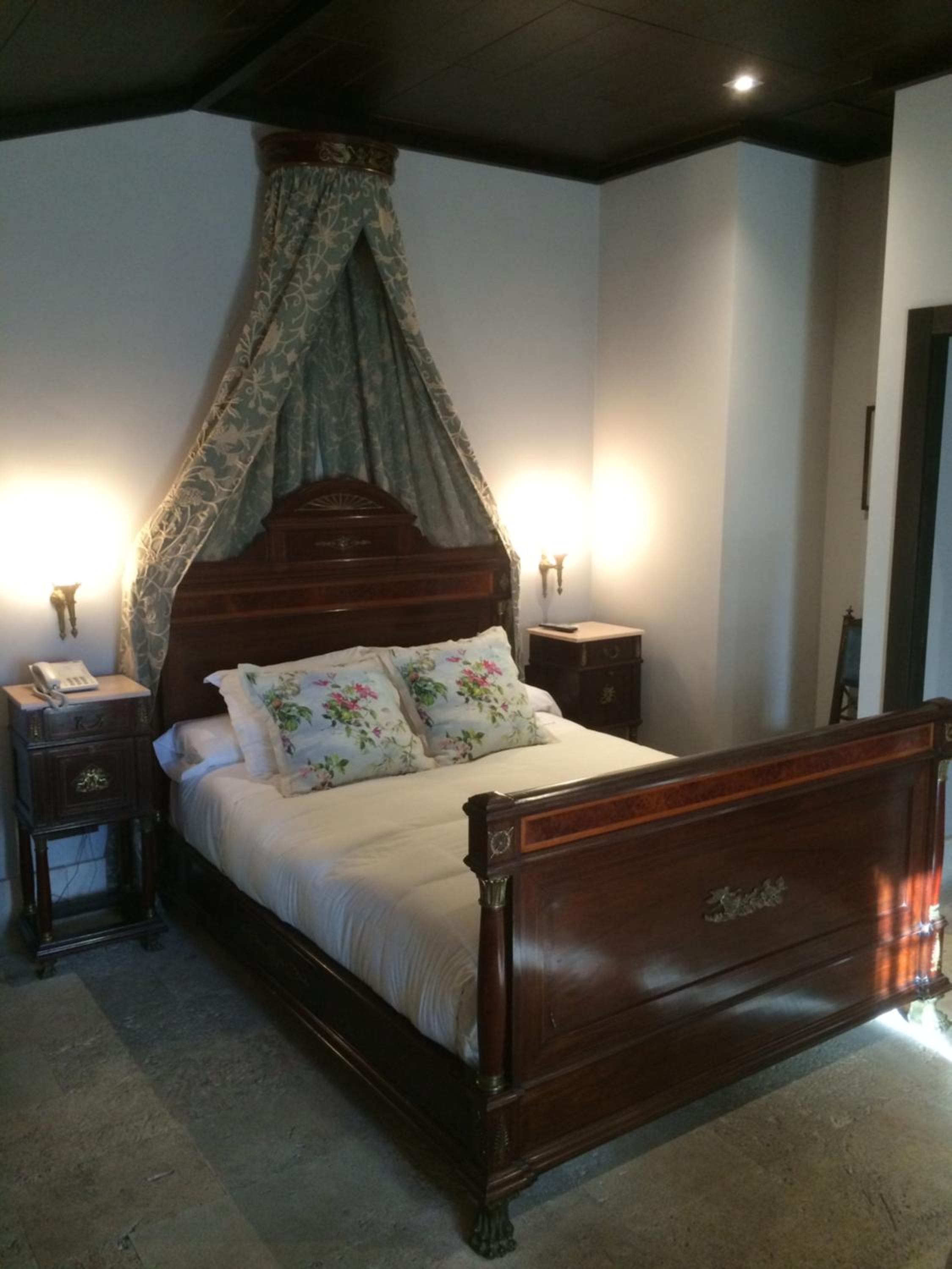 Suite - Photo 1