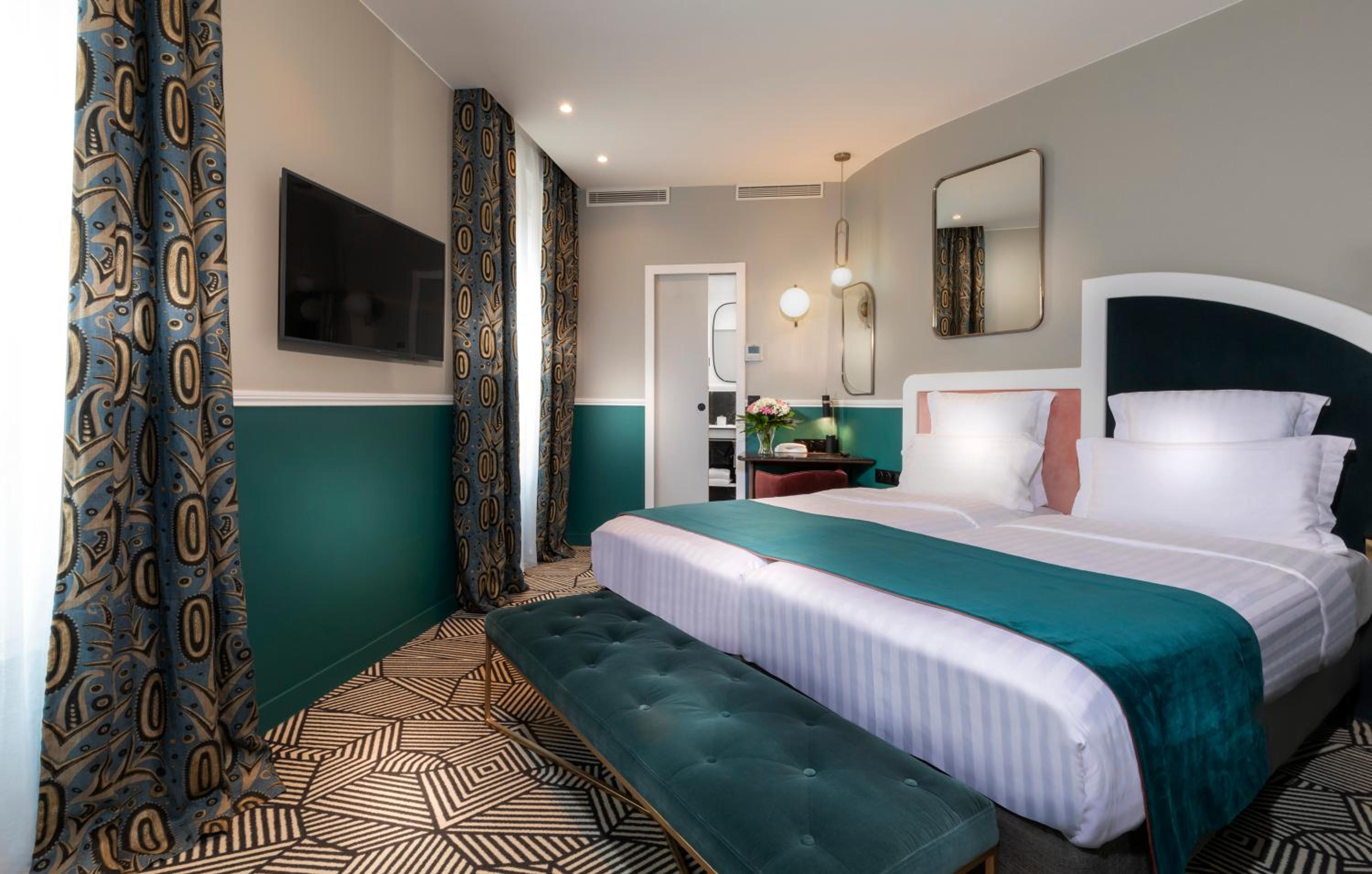 Superior Balcony Room photo 1