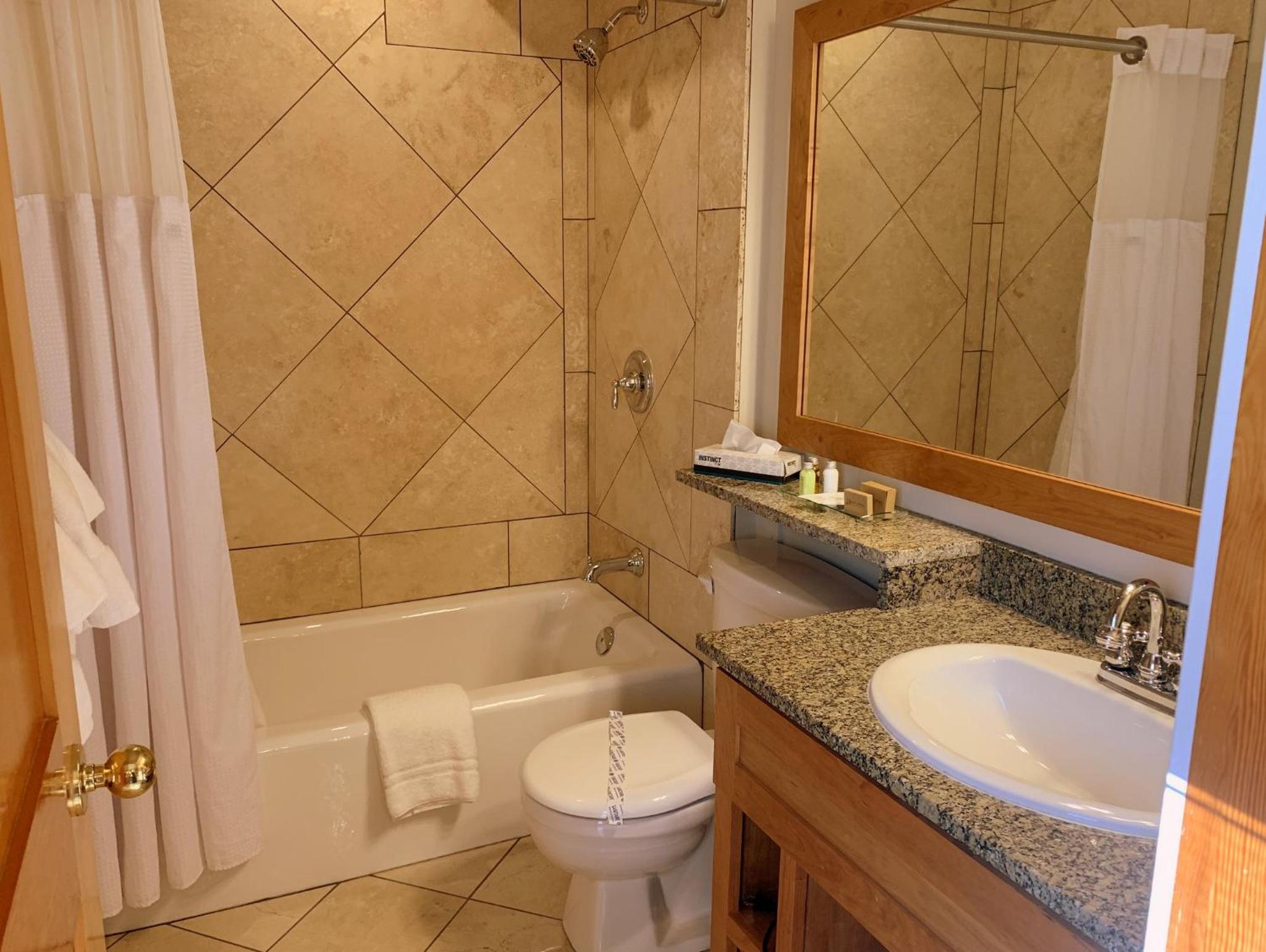 Deluxe Room with Two Queen Beds Pet Friendly photo 3