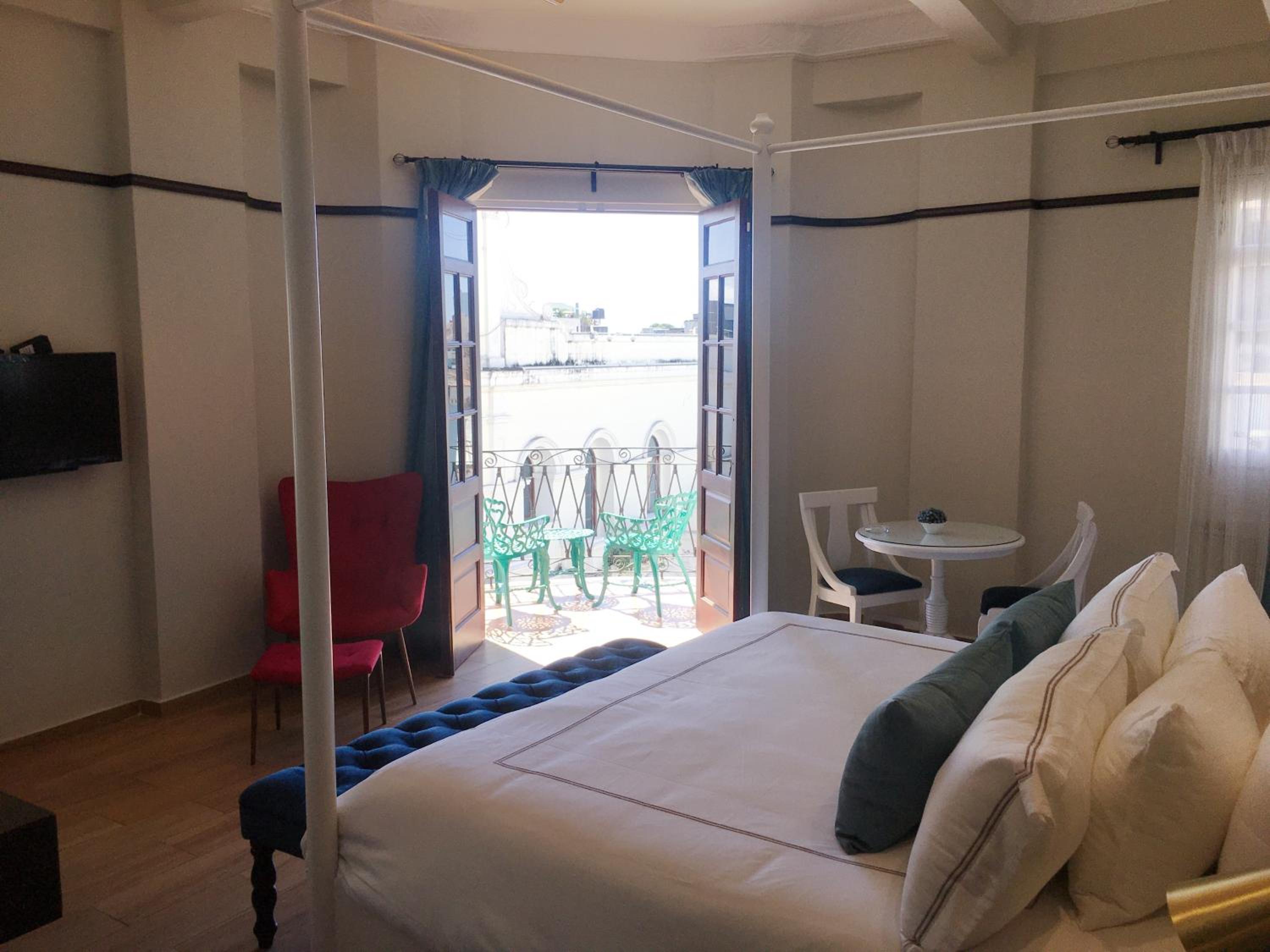 King Suite with Balcony photo 2