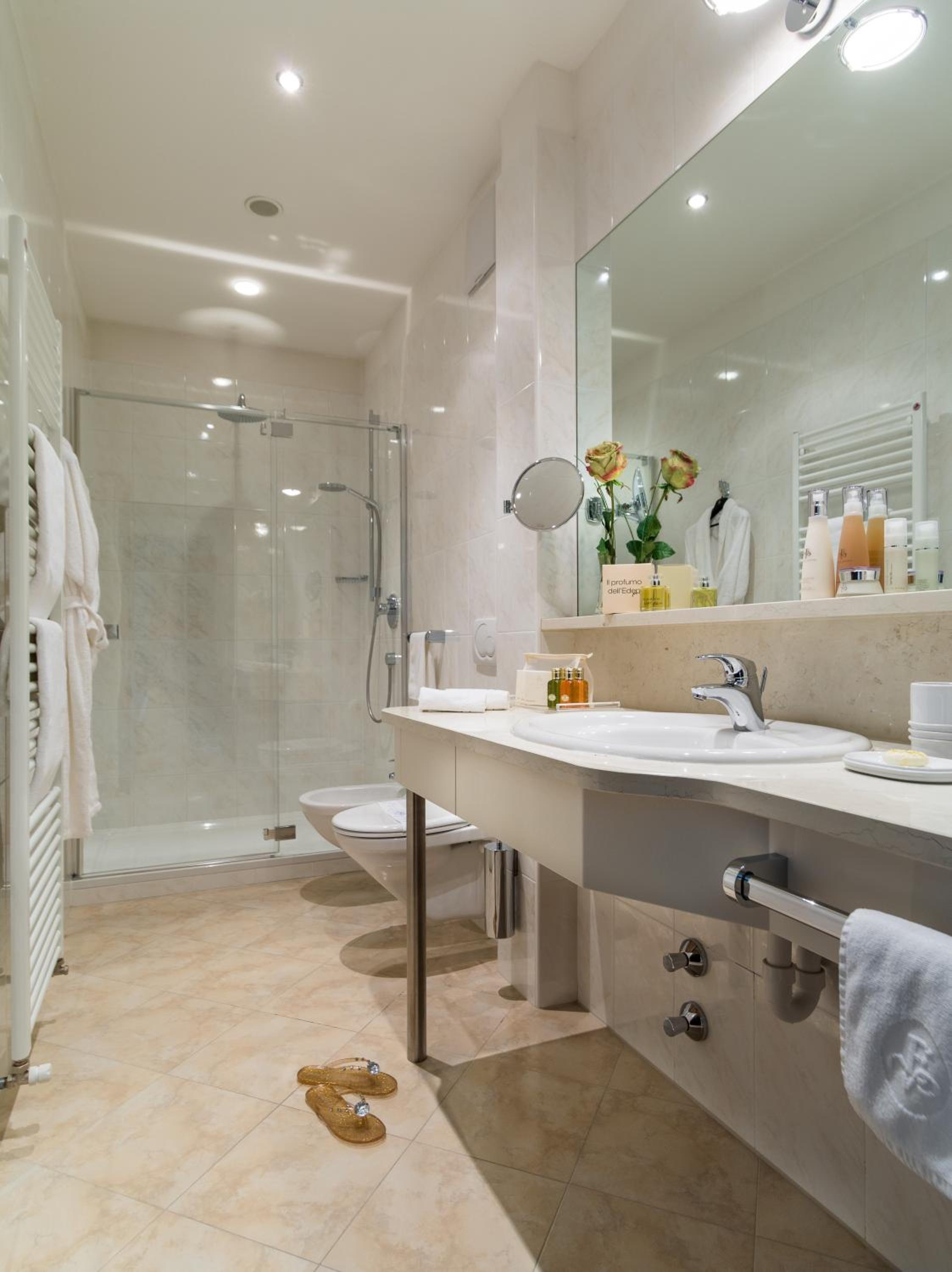 Deluxe Double or Twin Room with Garden View photo 3