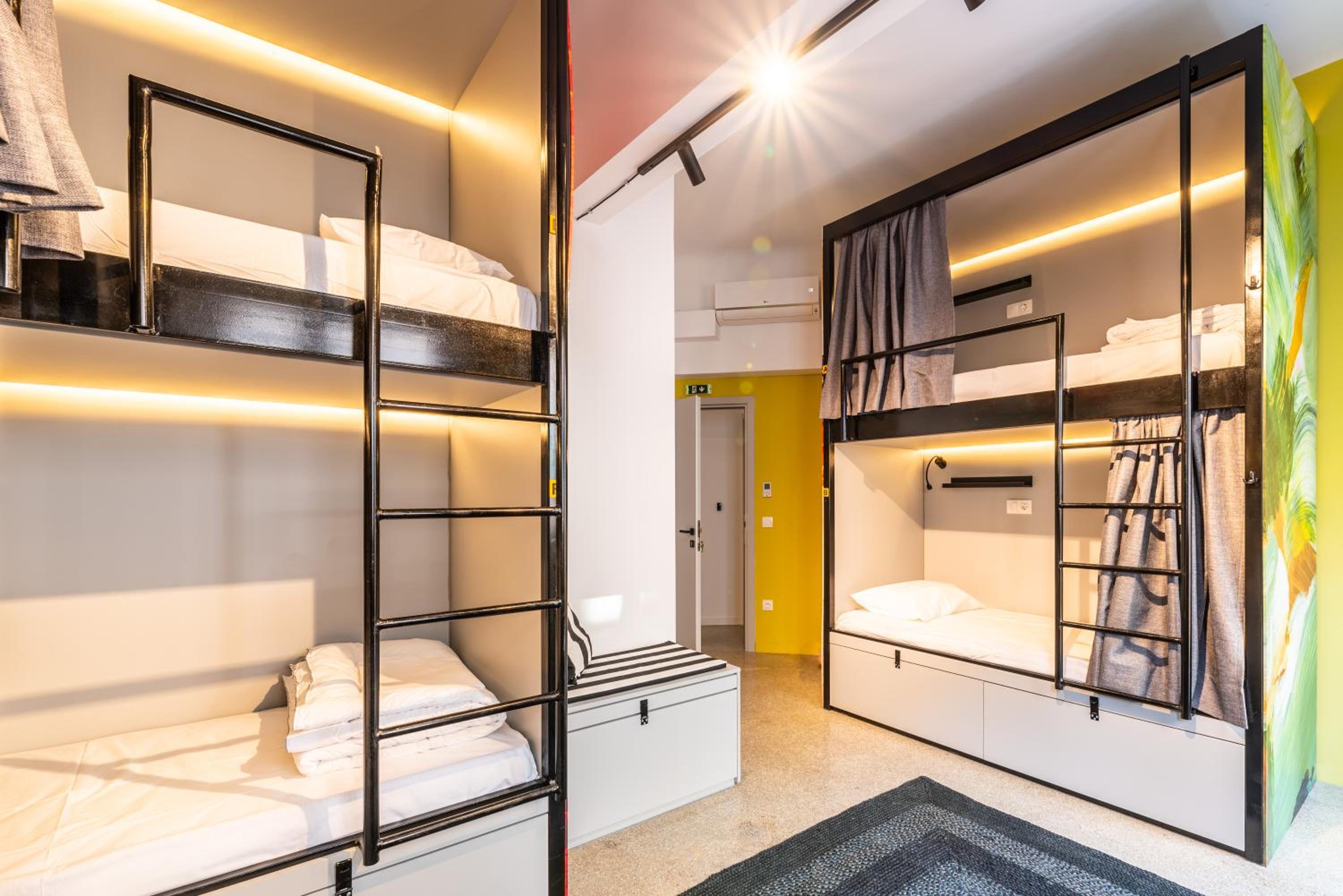 Bed in 6-Bed Mixed Dormitory Room photo 1