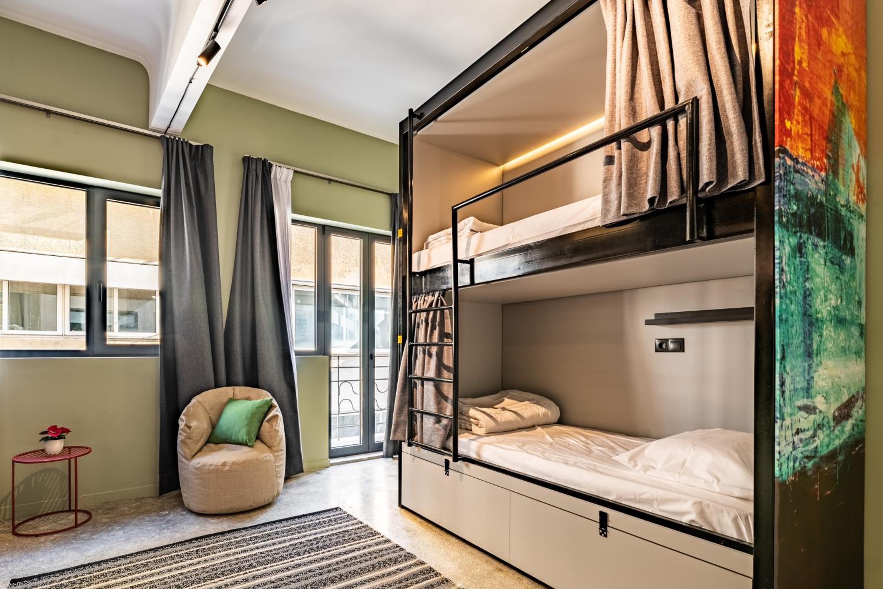 Bed in 8-Bed Mixed Dormitory Room photo 1