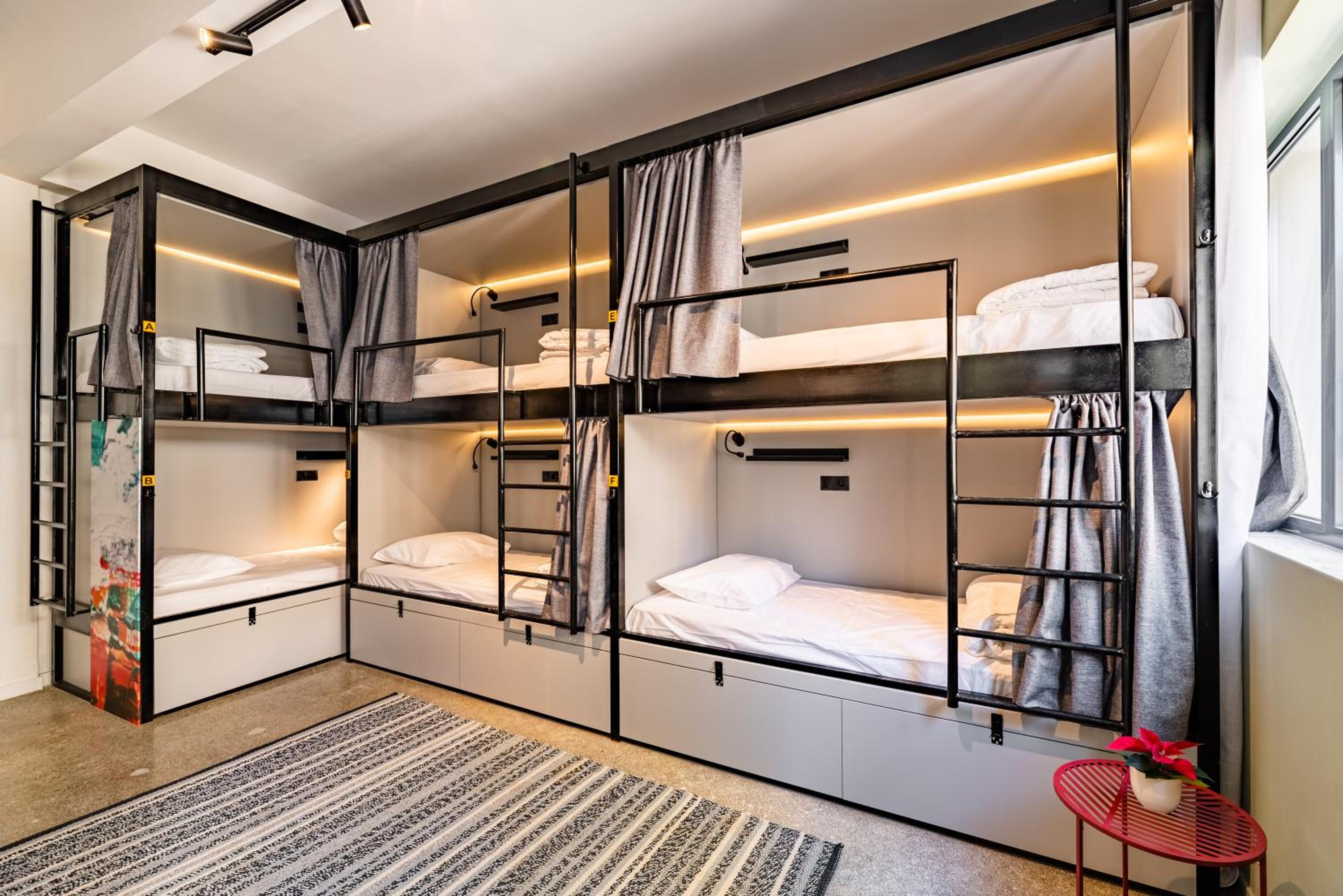 Bed in 8-Bed Mixed Dormitory Room photo 2