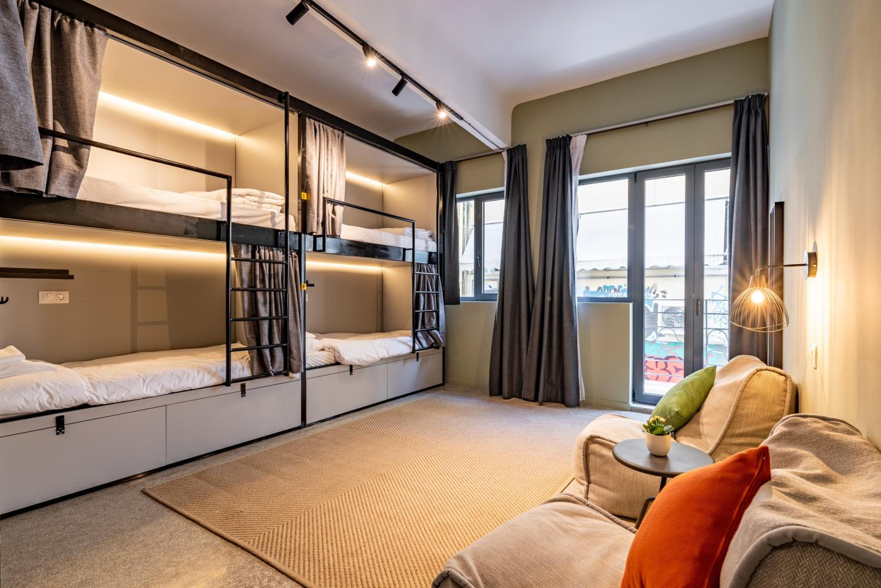 Bed in 8-Bed Mixed Dormitory Room photo 1