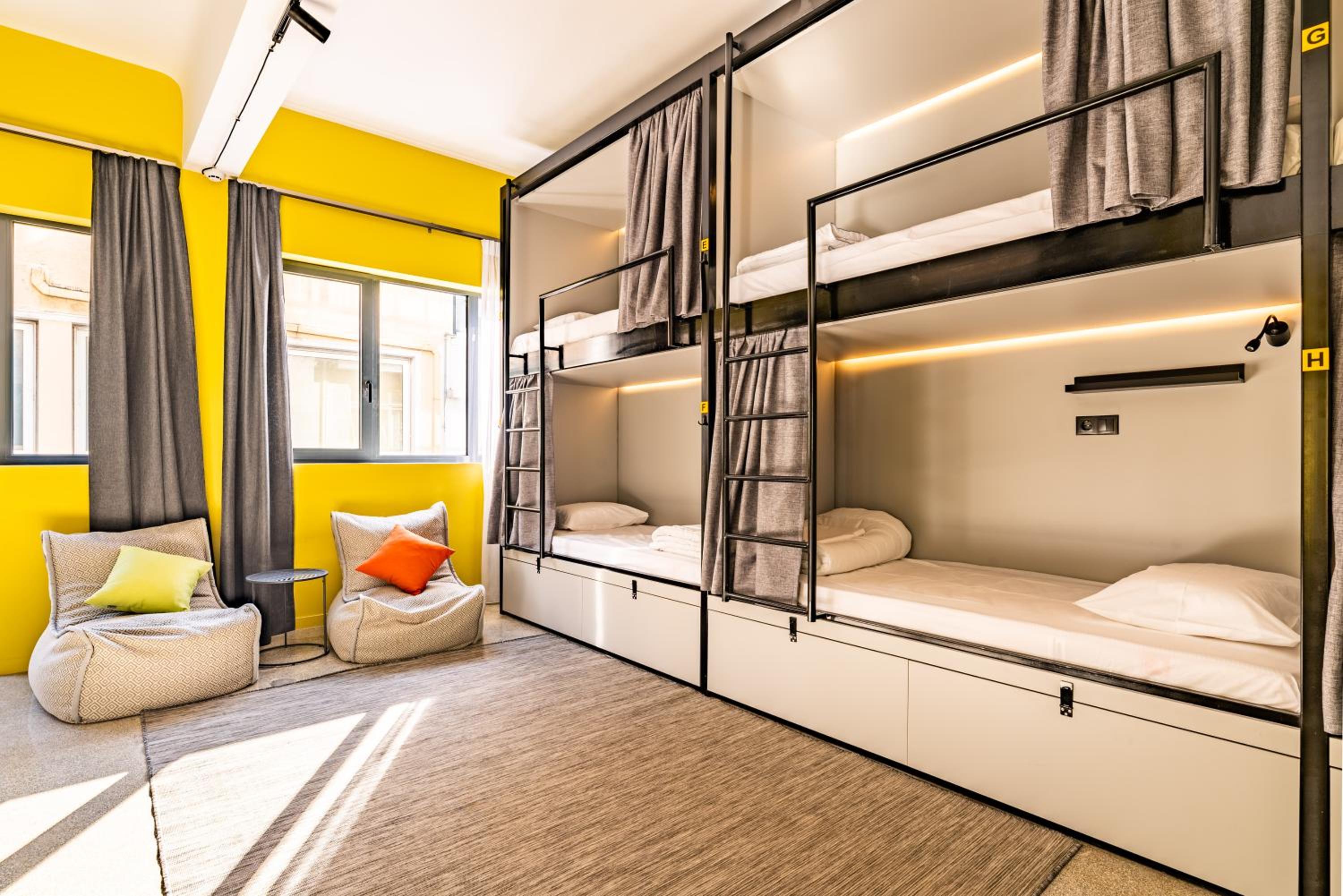 Bed in 8-Bed Mixed Dormitory Room photo 3