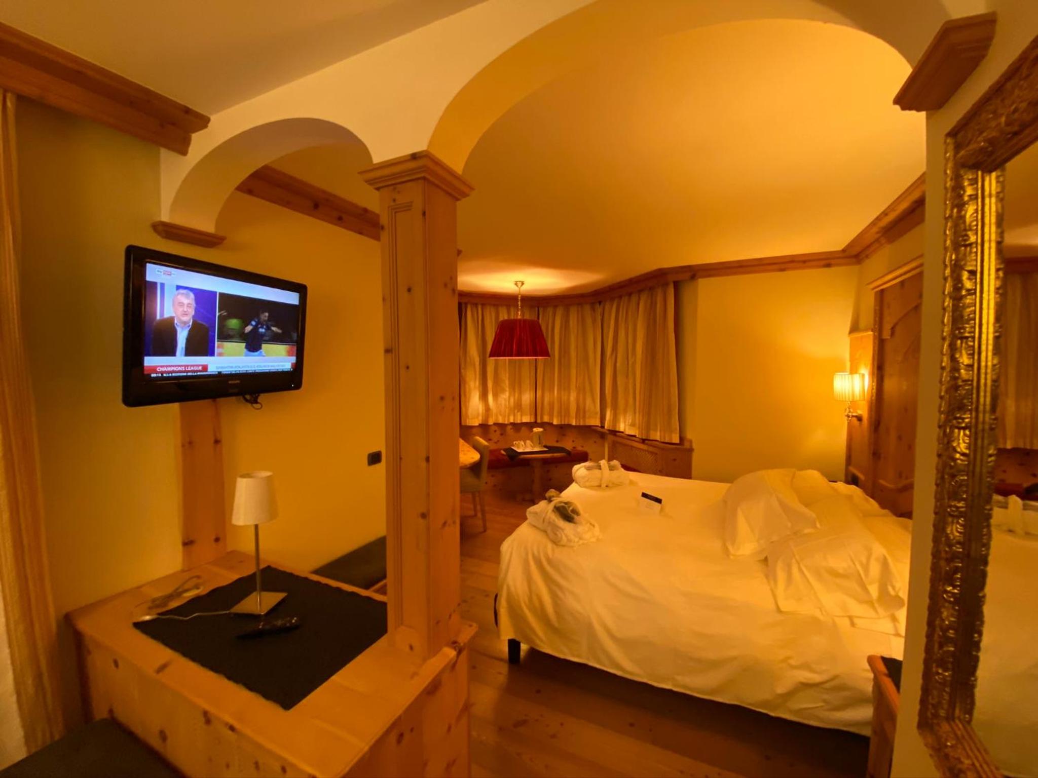 Junior Suite with Mountain View photo 1