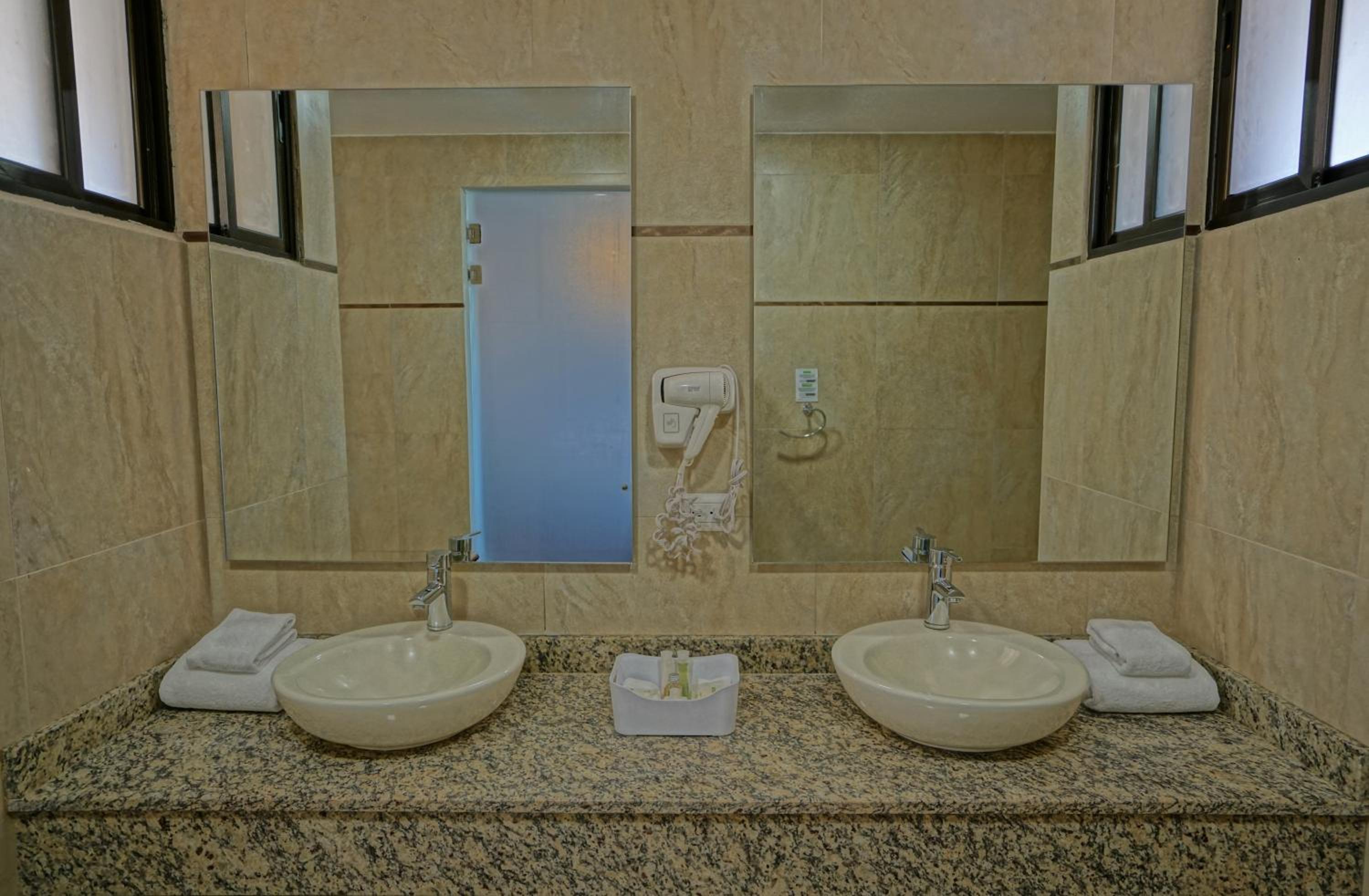 Suite - Photo 3