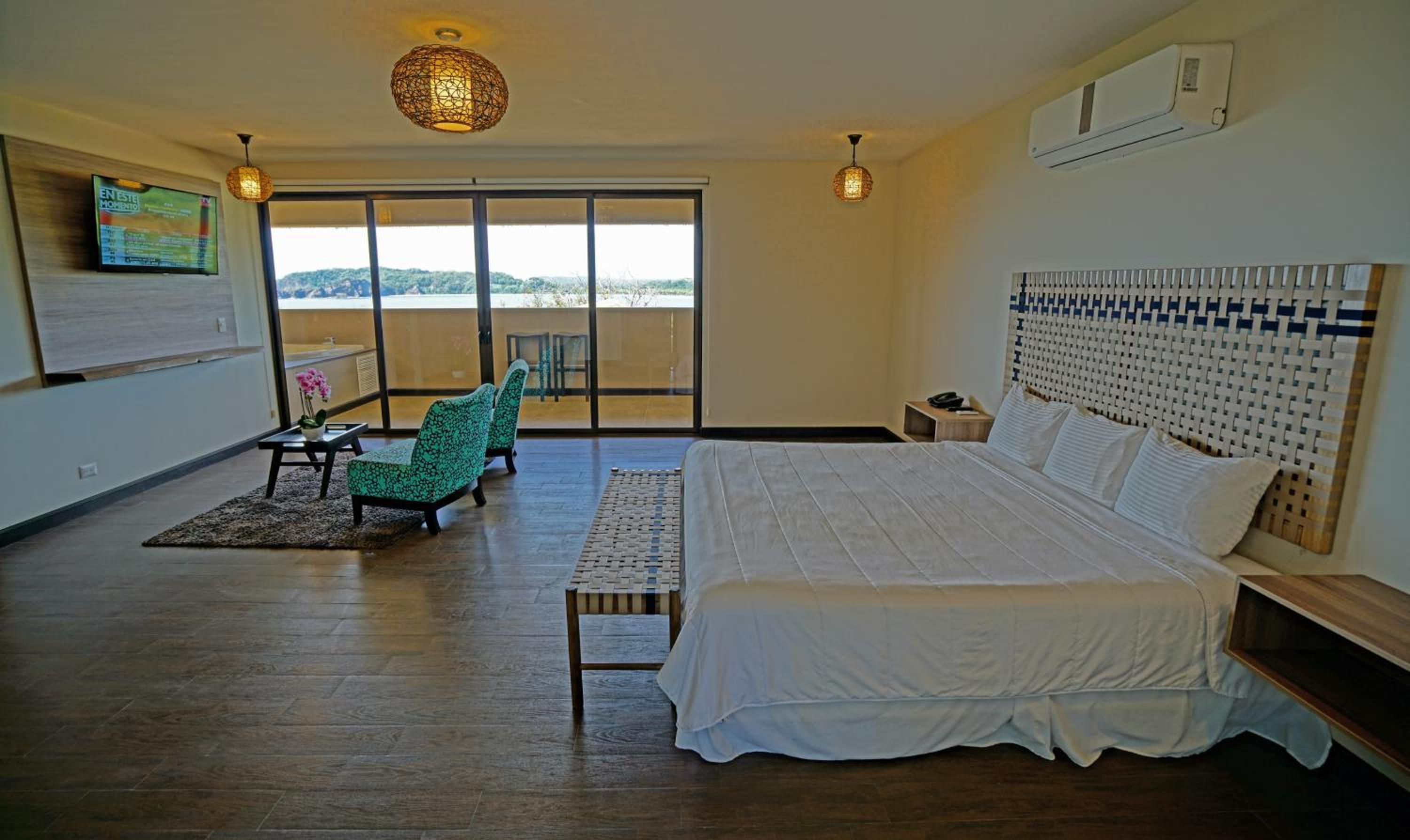 Suite - Photo 6