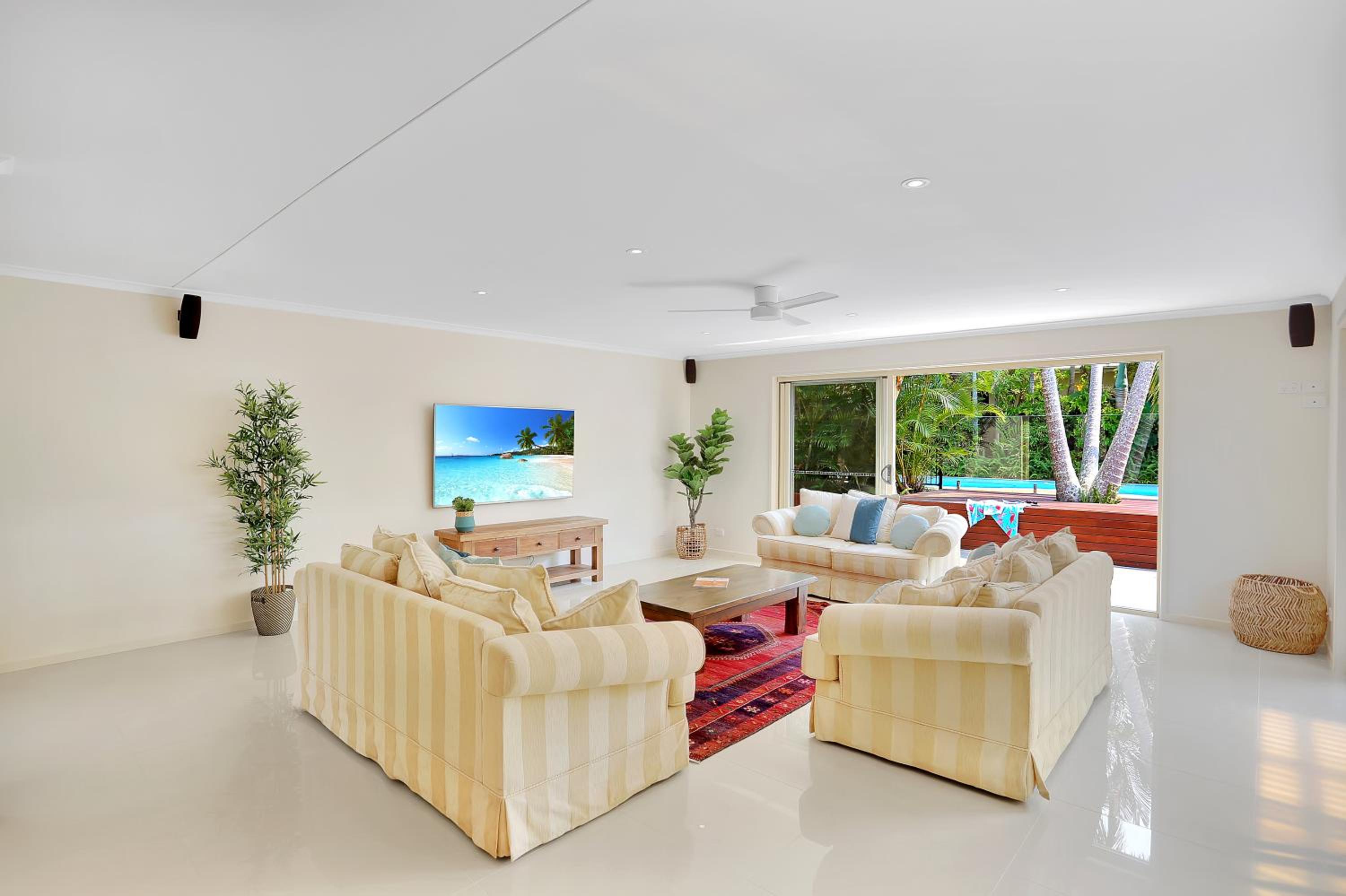Five-Bedroom House photo 2