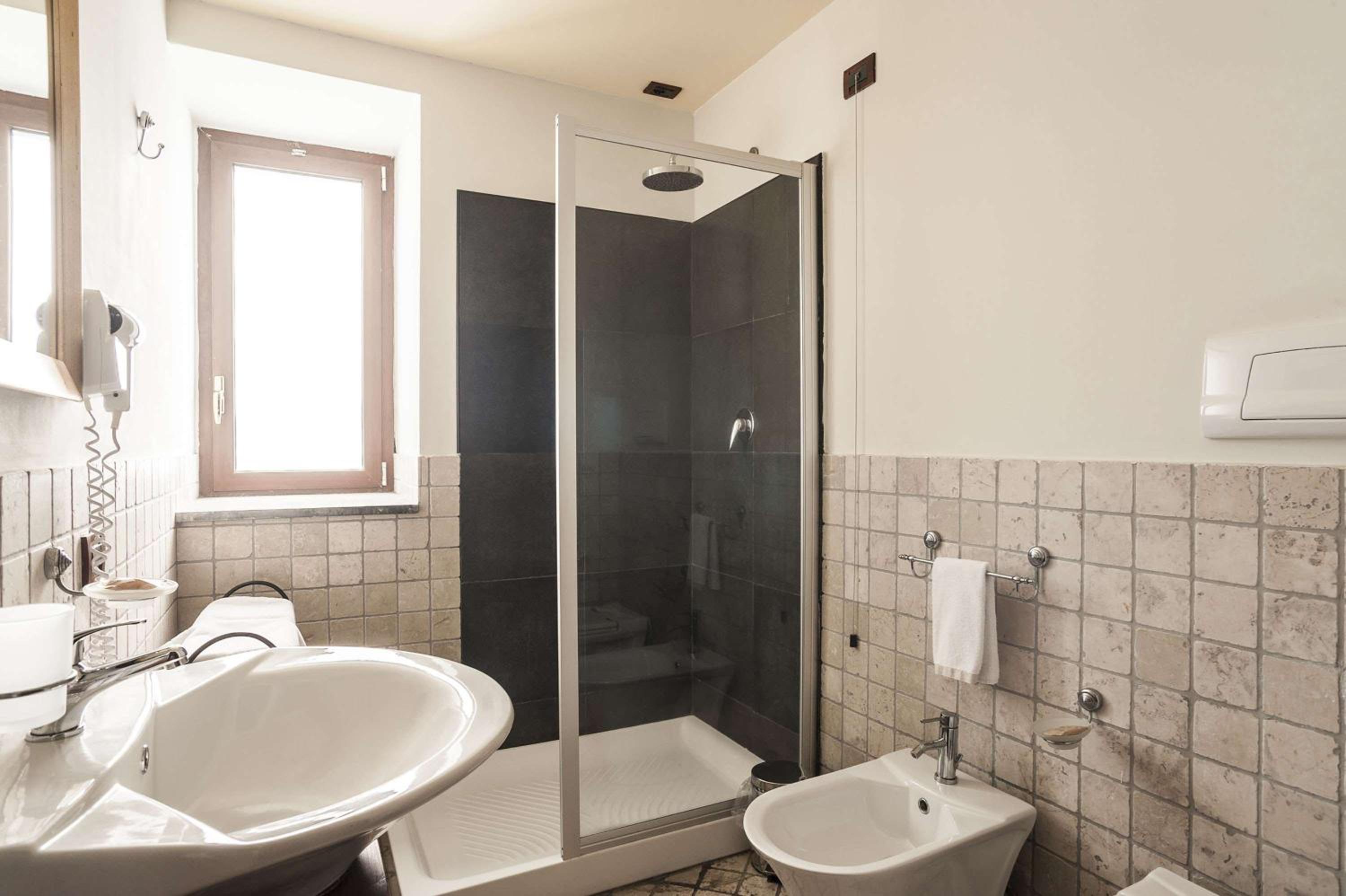 Triple Room - Photo 11