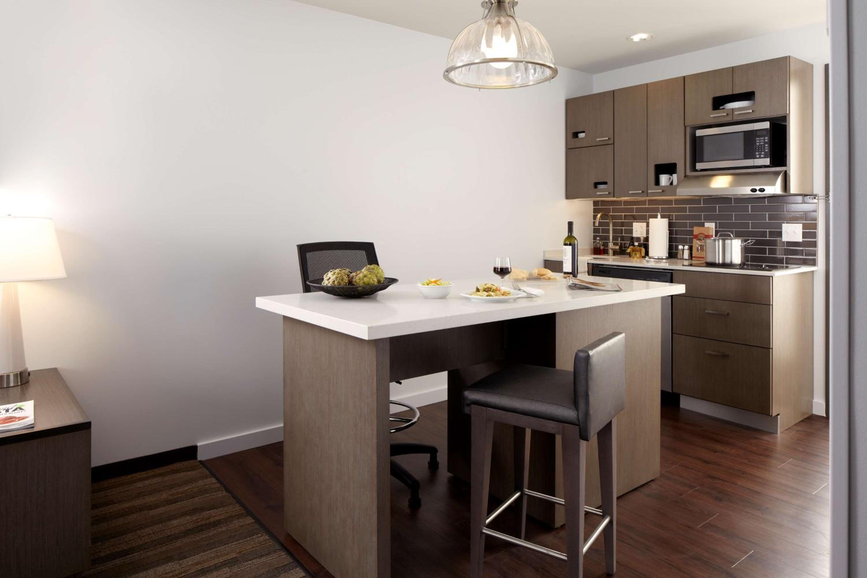One-Bedroom King Suite with Sofa Bed and Kitchen - Photo 7