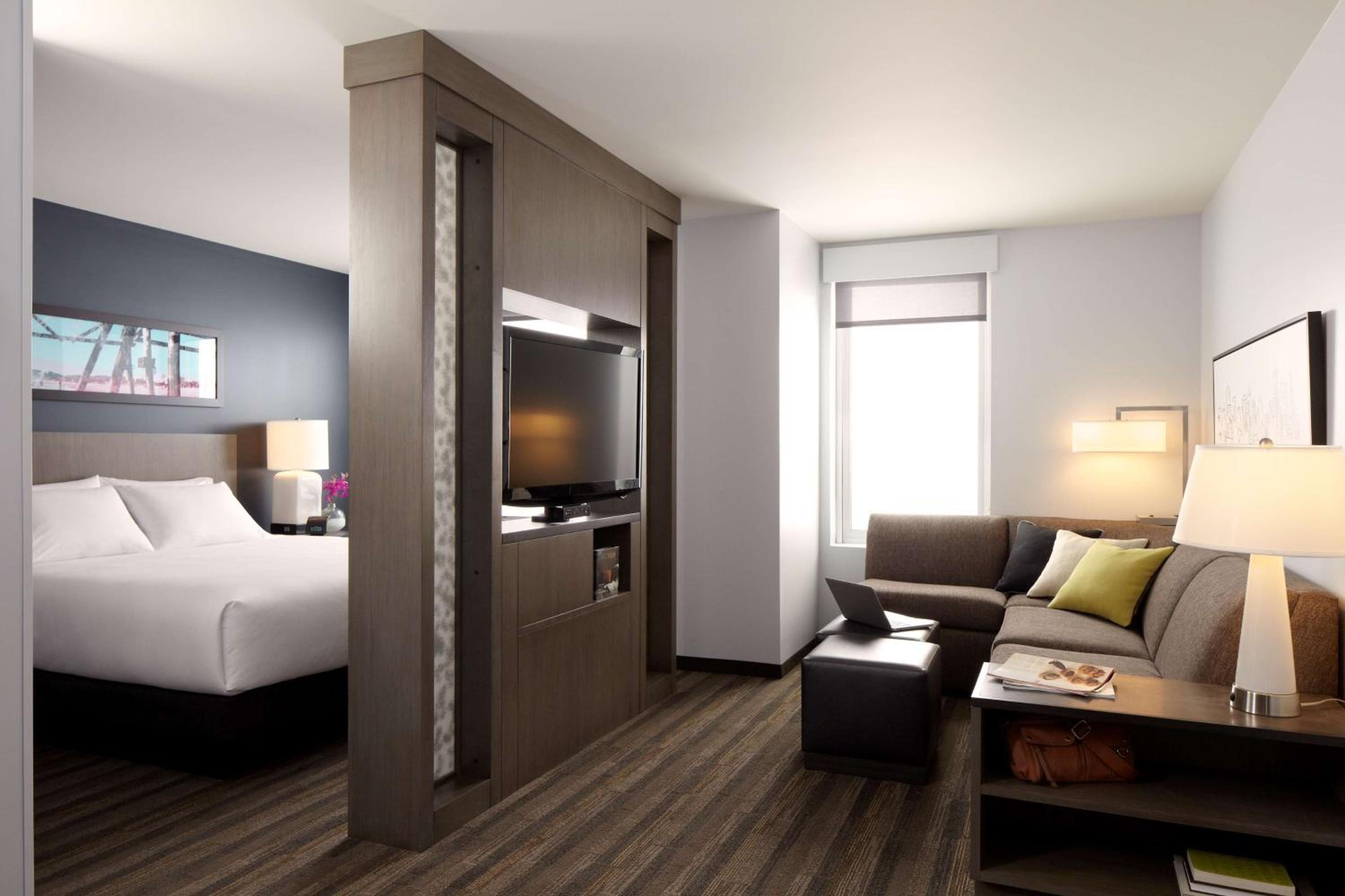 King Studio Suite with Kitchen and Sofa Bed - Photo 7