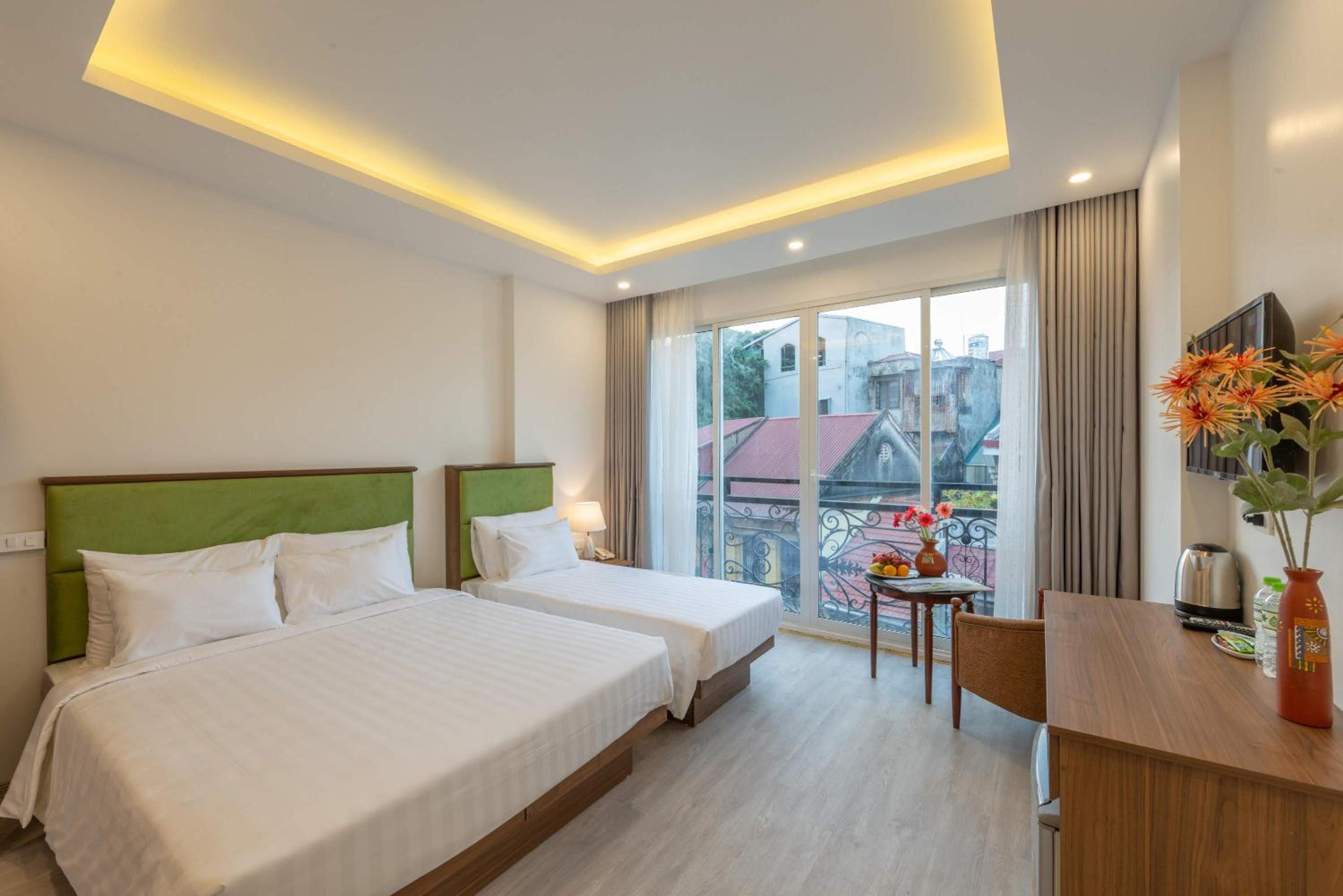 Triple Room with City View
