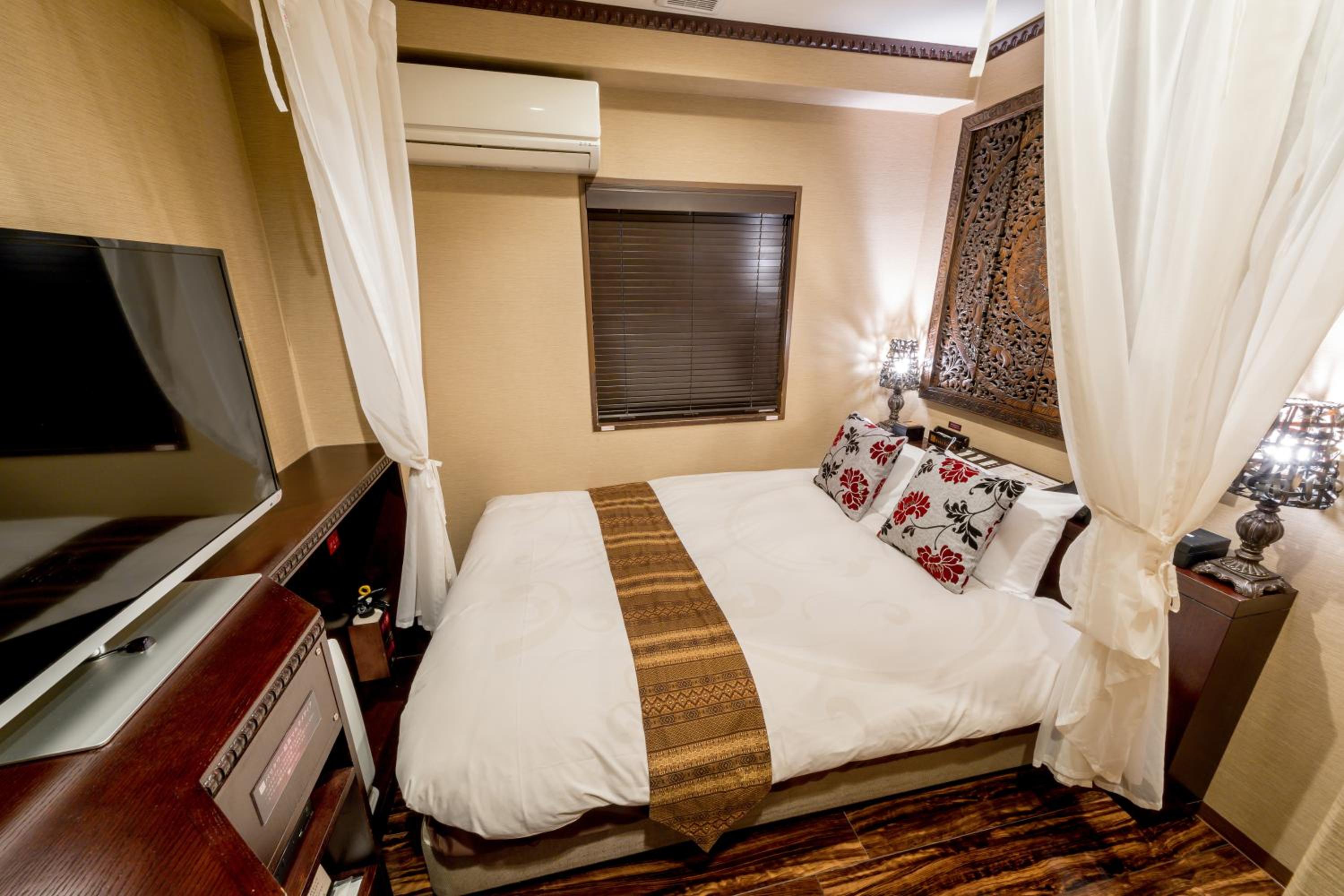 (Consecutive Night Stays) Economy Queen - Non-Smoking with Free All-you-can-drink Alcohol and Light Meal photo 1