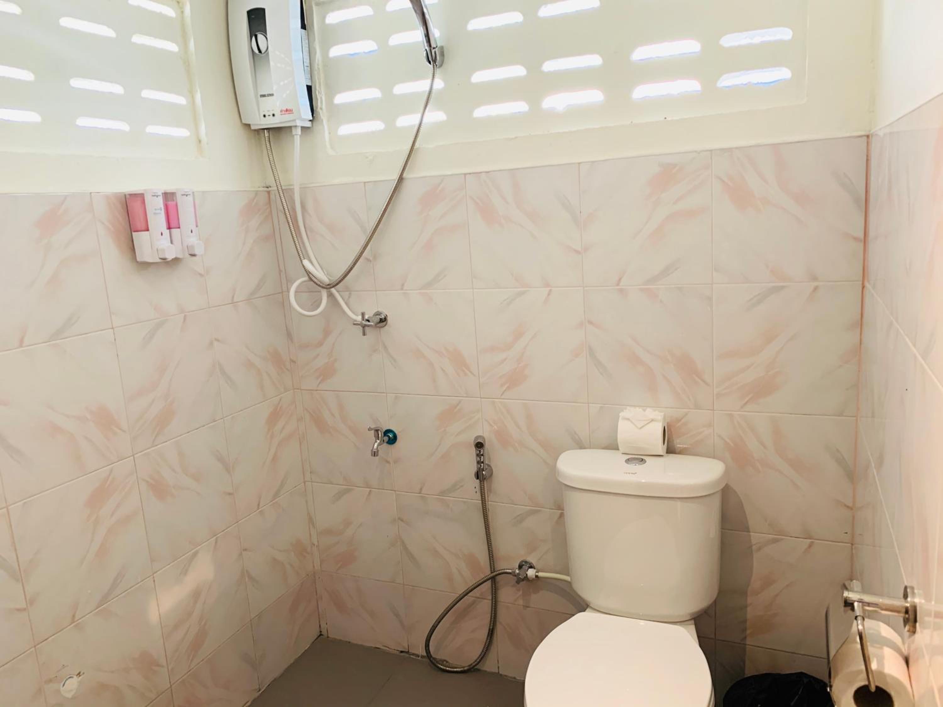 Standard Double Room - Photo 8