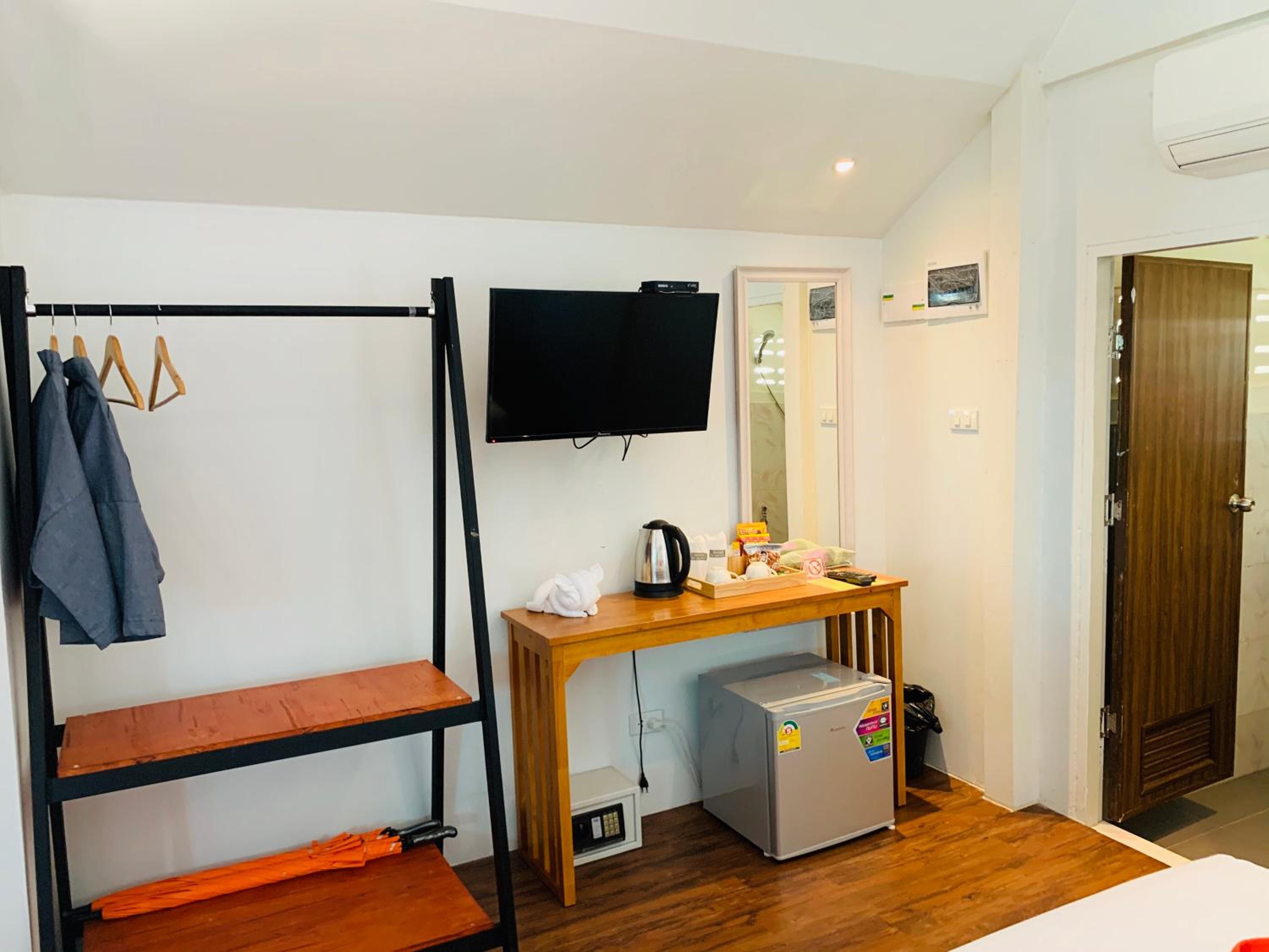 Standard Double Room - Photo 10