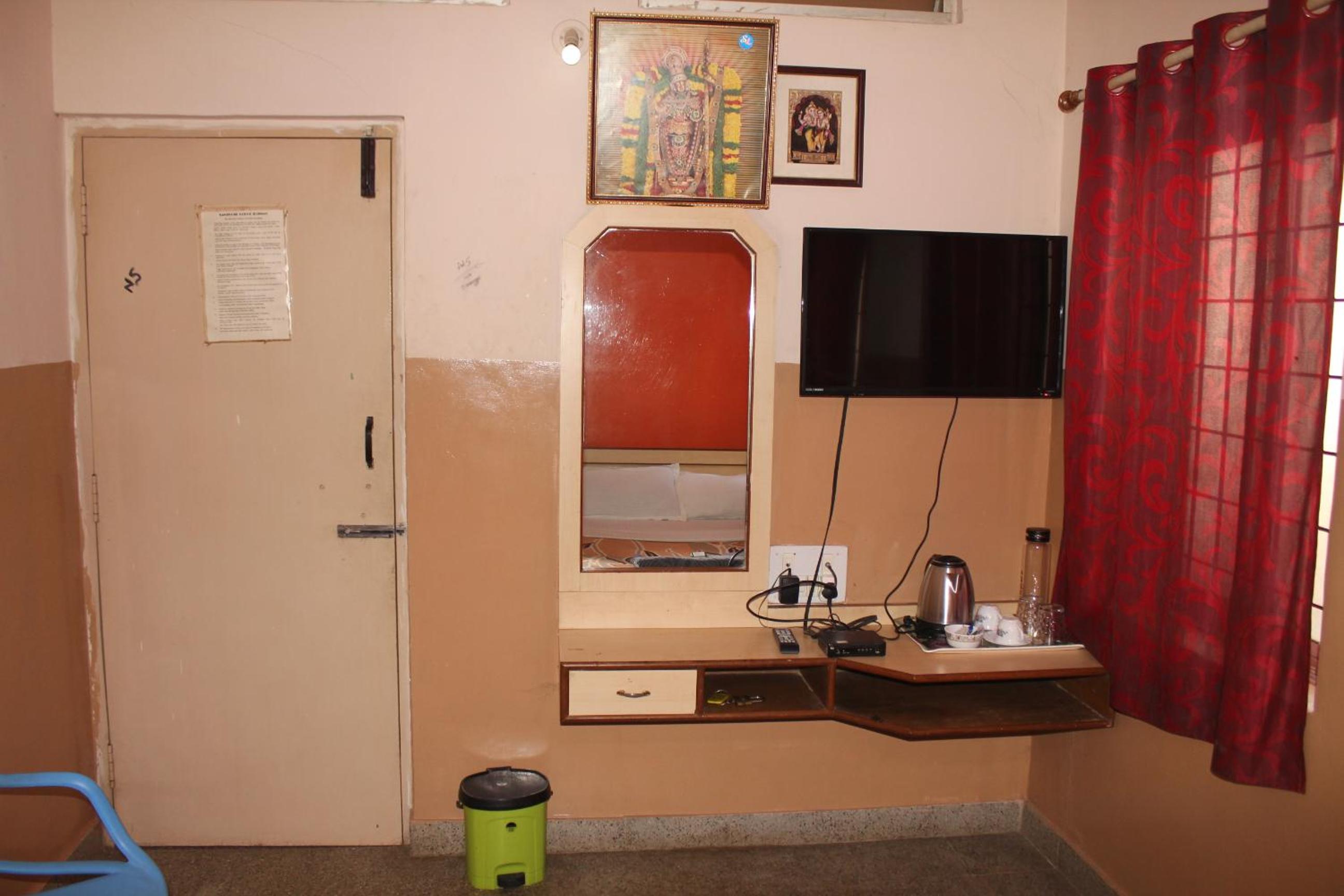 Deluxe Double Room (2 Adults + 1 Child) photo 3