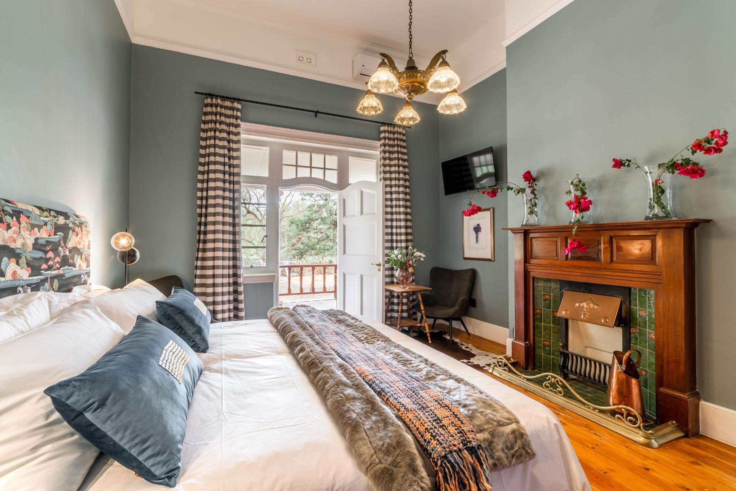 Deluxe King Room photo 2