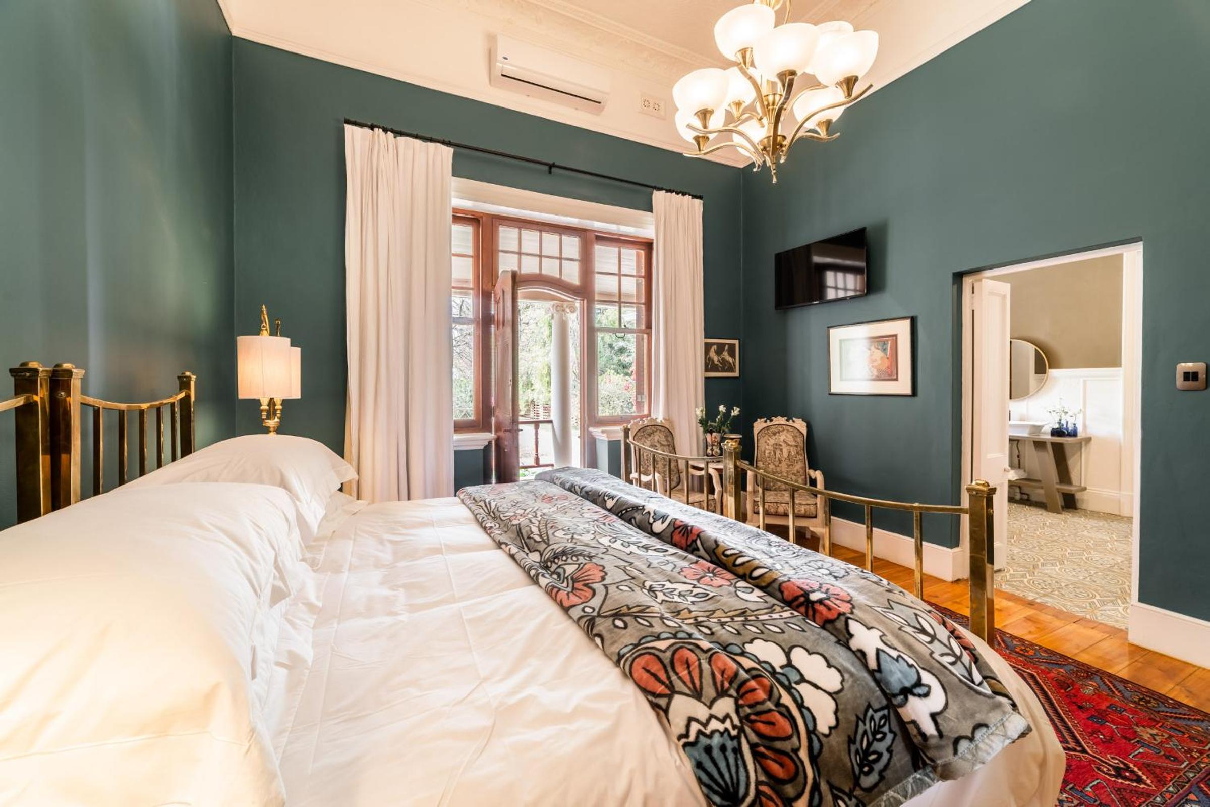 Deluxe King Room photo 2