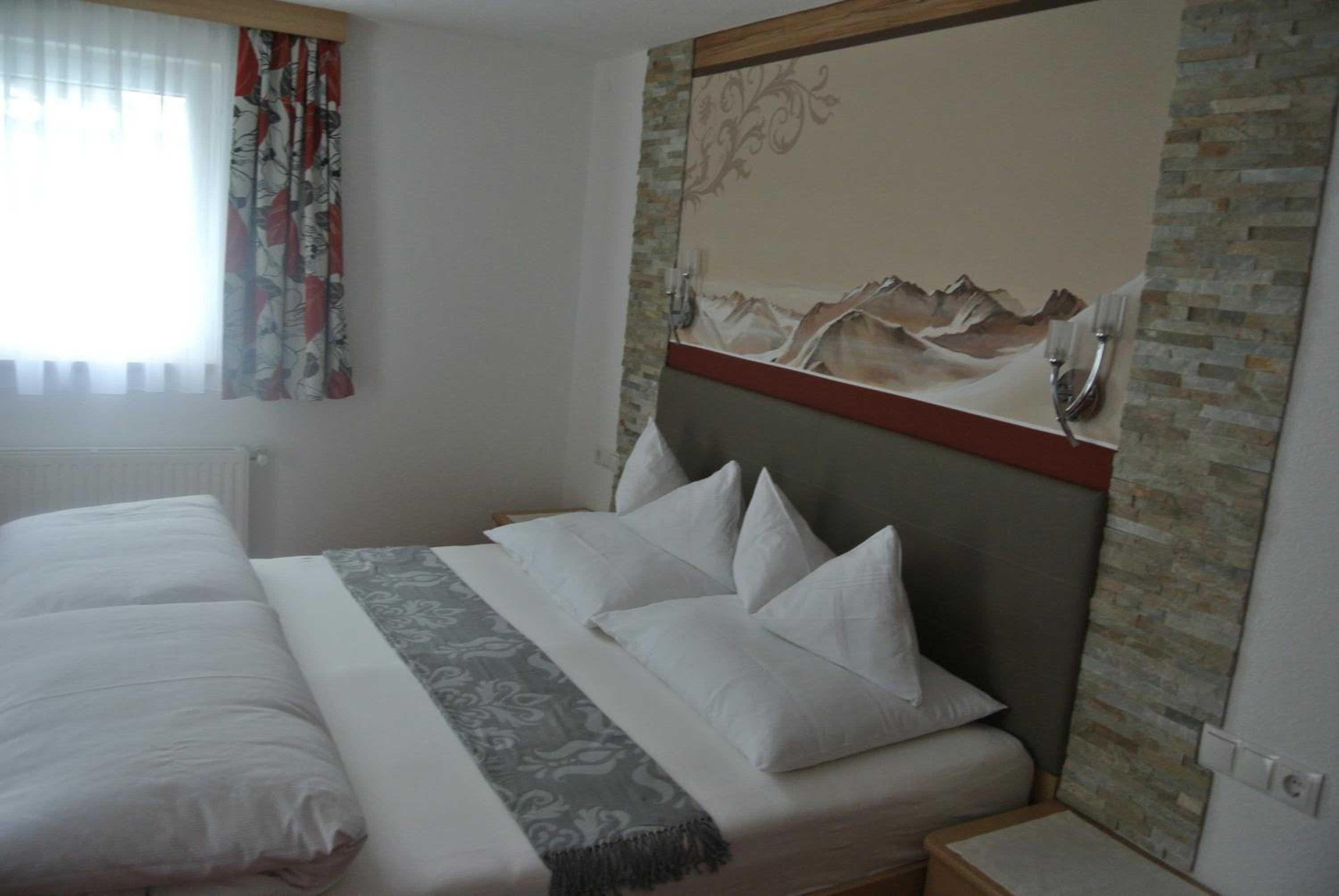 Two-Bedroom Apartment with Balcony photo 3