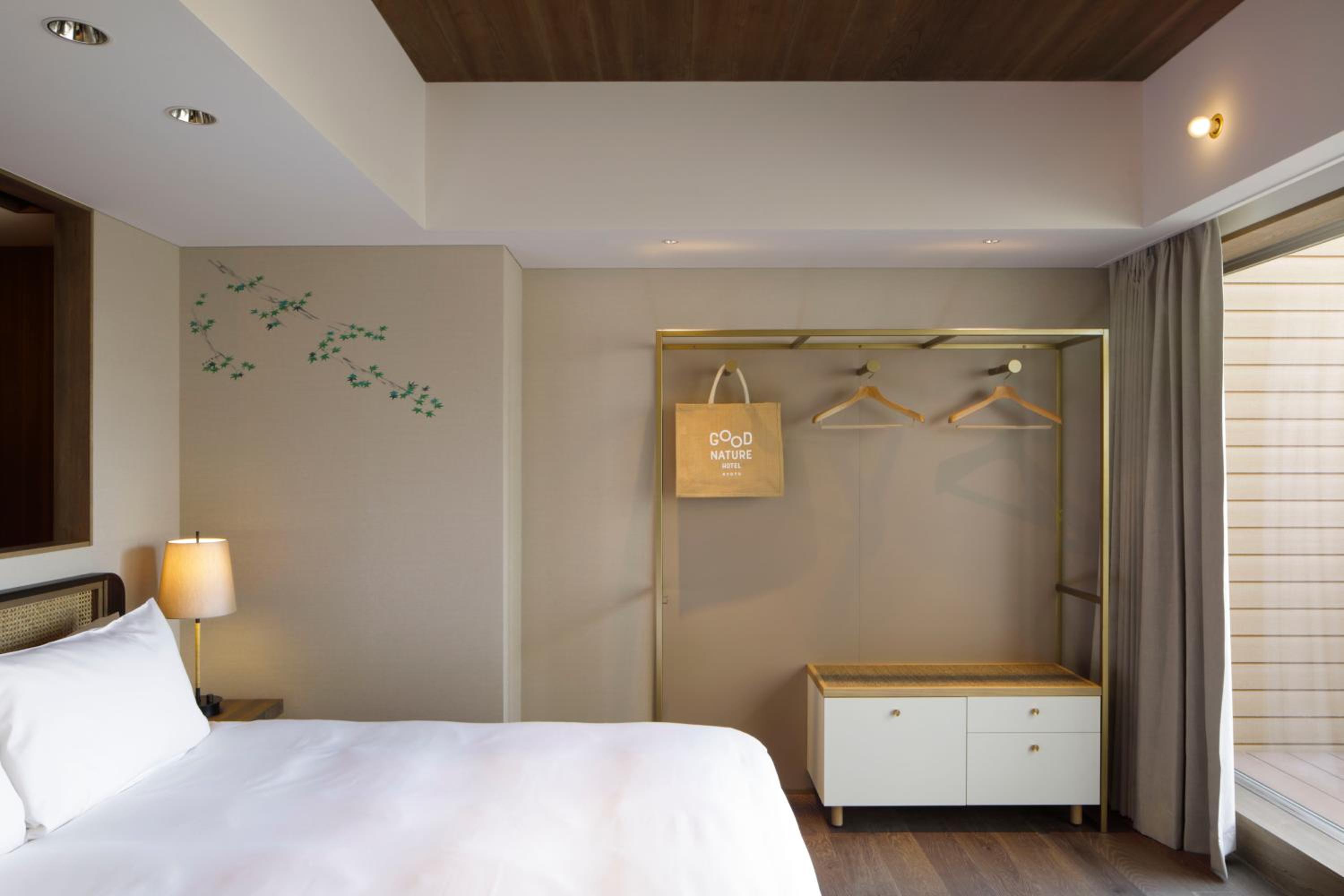 Double Room with Garden View and Terrace with Lounge Access - Photo 17