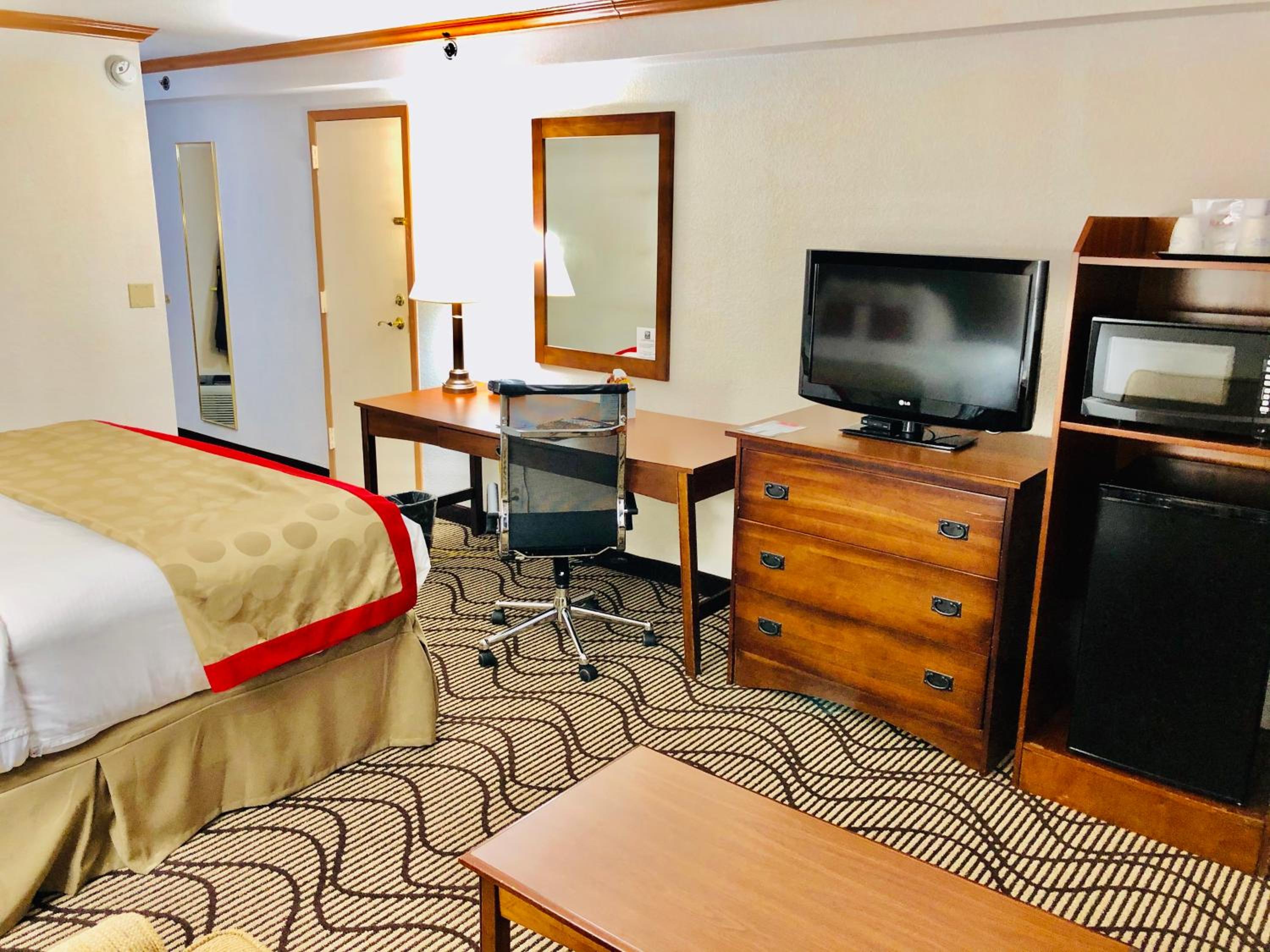 King Room - Non-Smoking - Photo 3