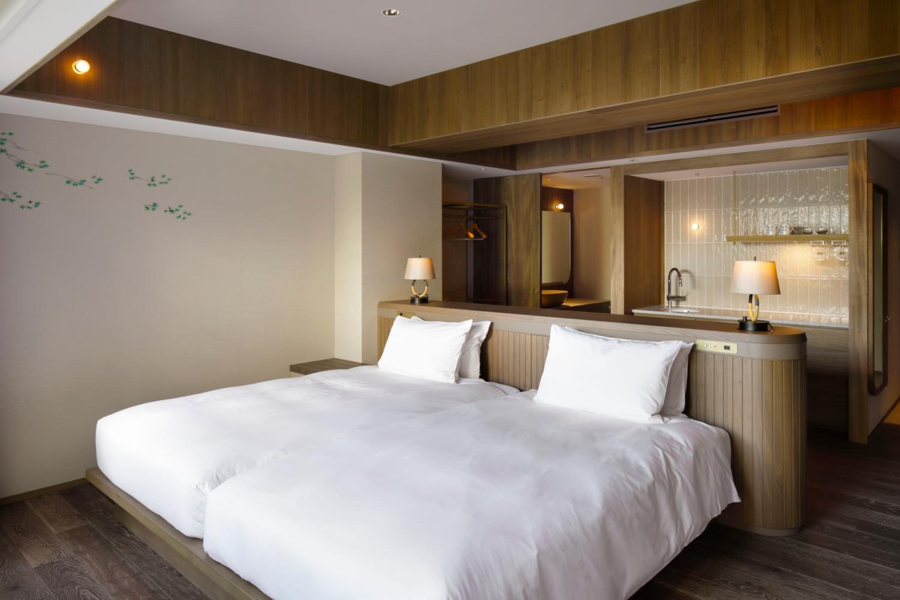 Twin Room with Garden View and Terrace with Lounge Access - Photo 18